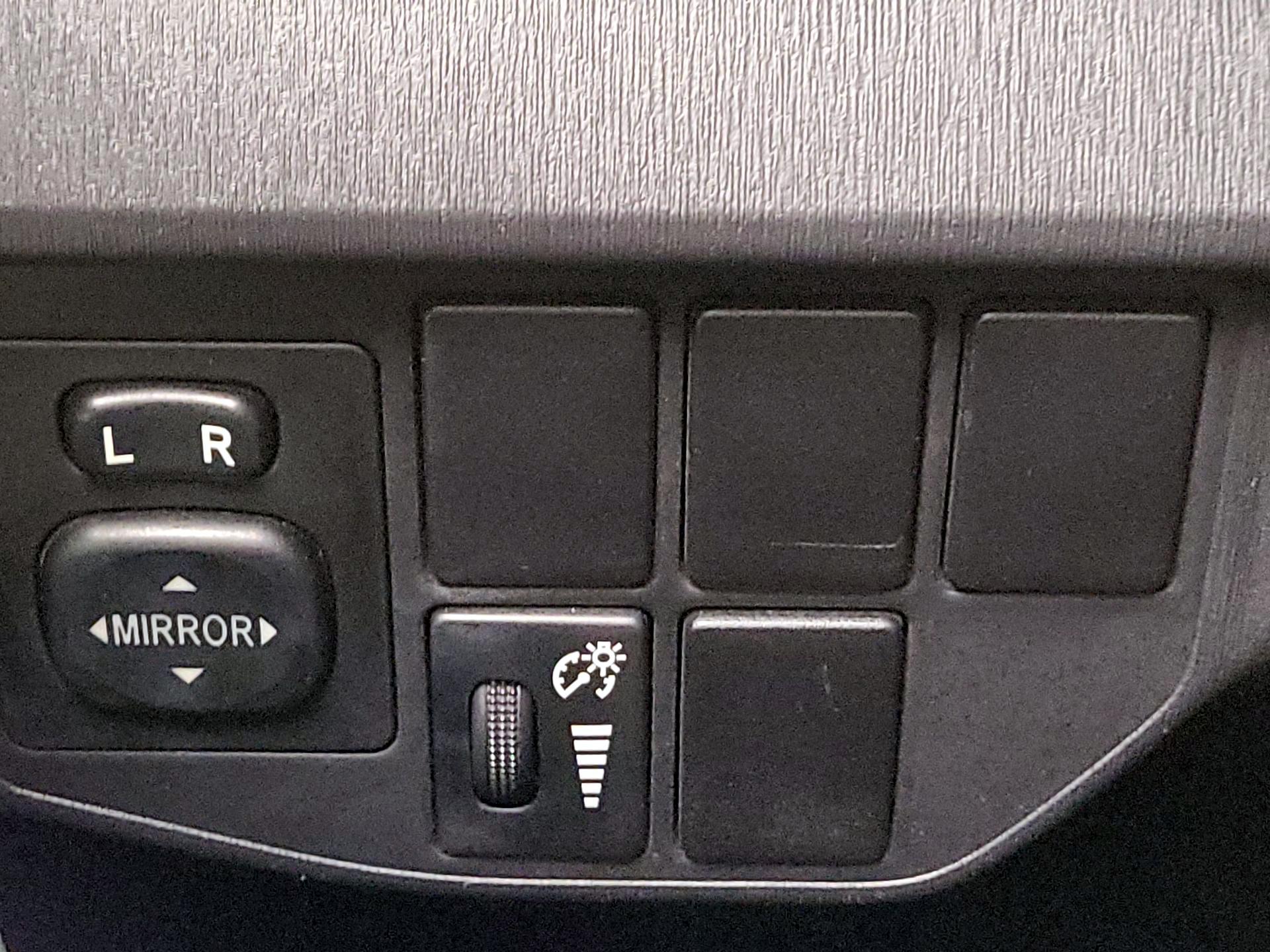Thumbnail: 2015 Toyota Prius - 13