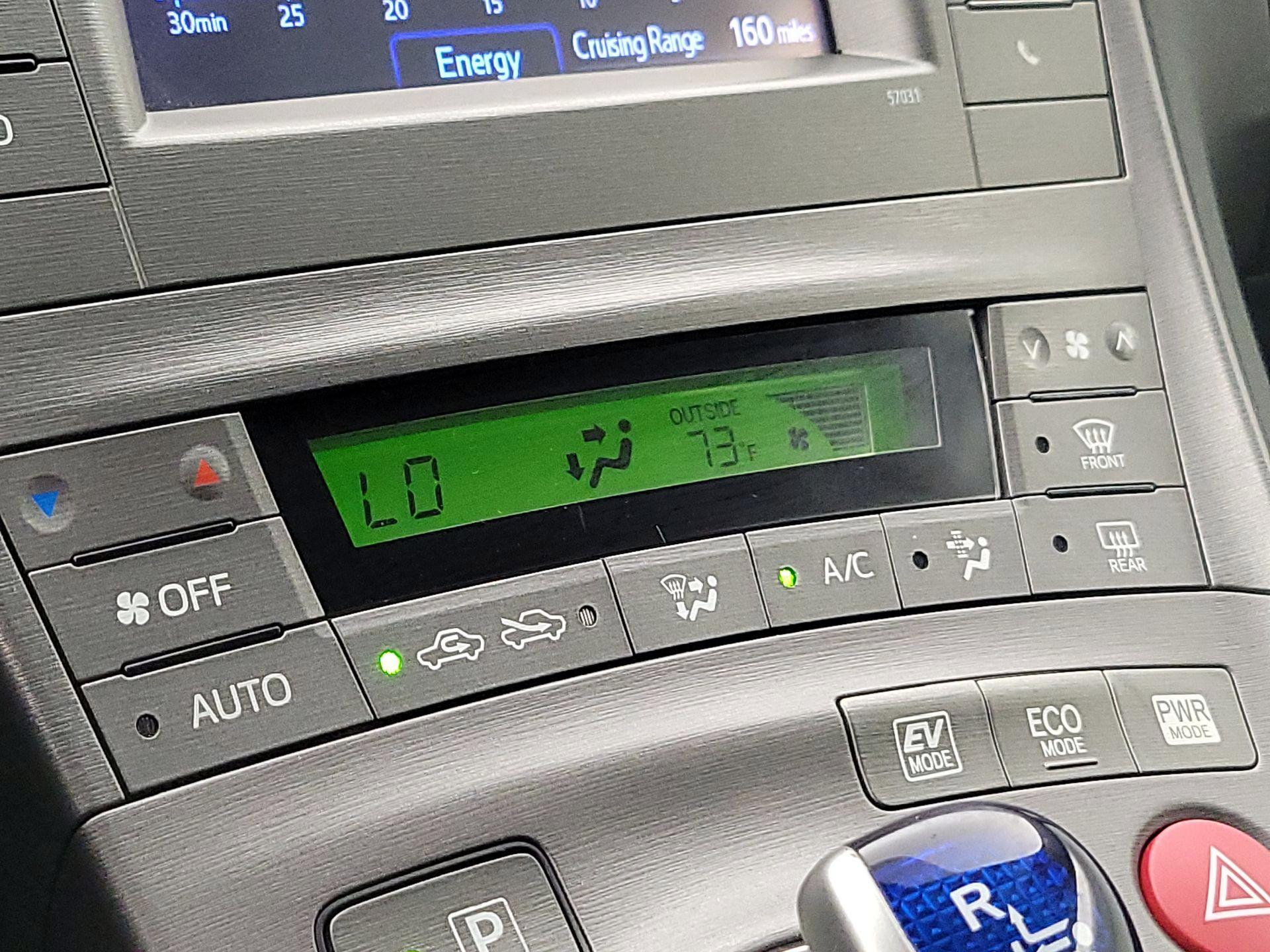 Thumbnail: 2015 Toyota Prius - 16