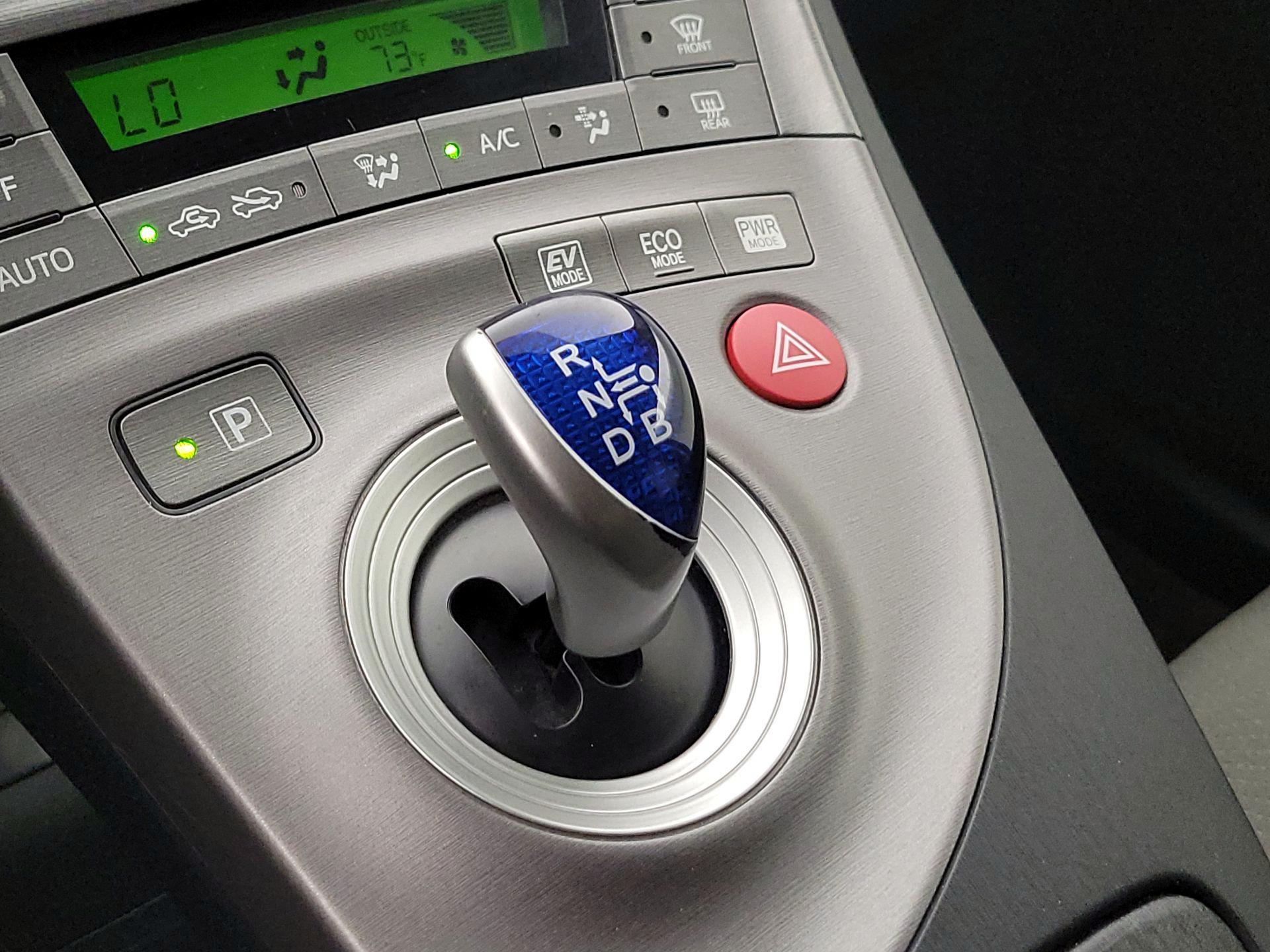 Thumbnail: 2015 Toyota Prius - 17