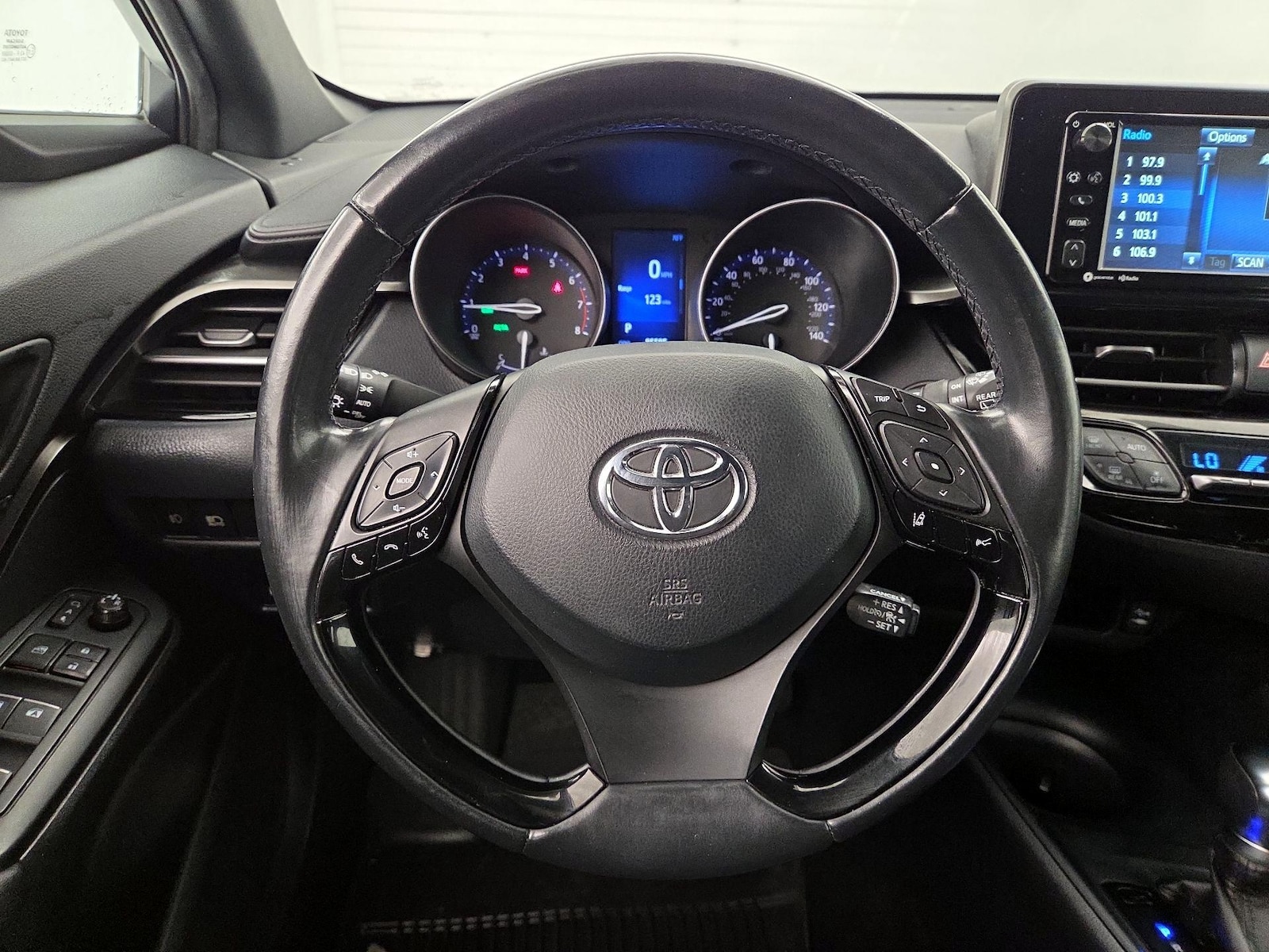 2018 Toyota C-HR XLE Premium - Photo 11