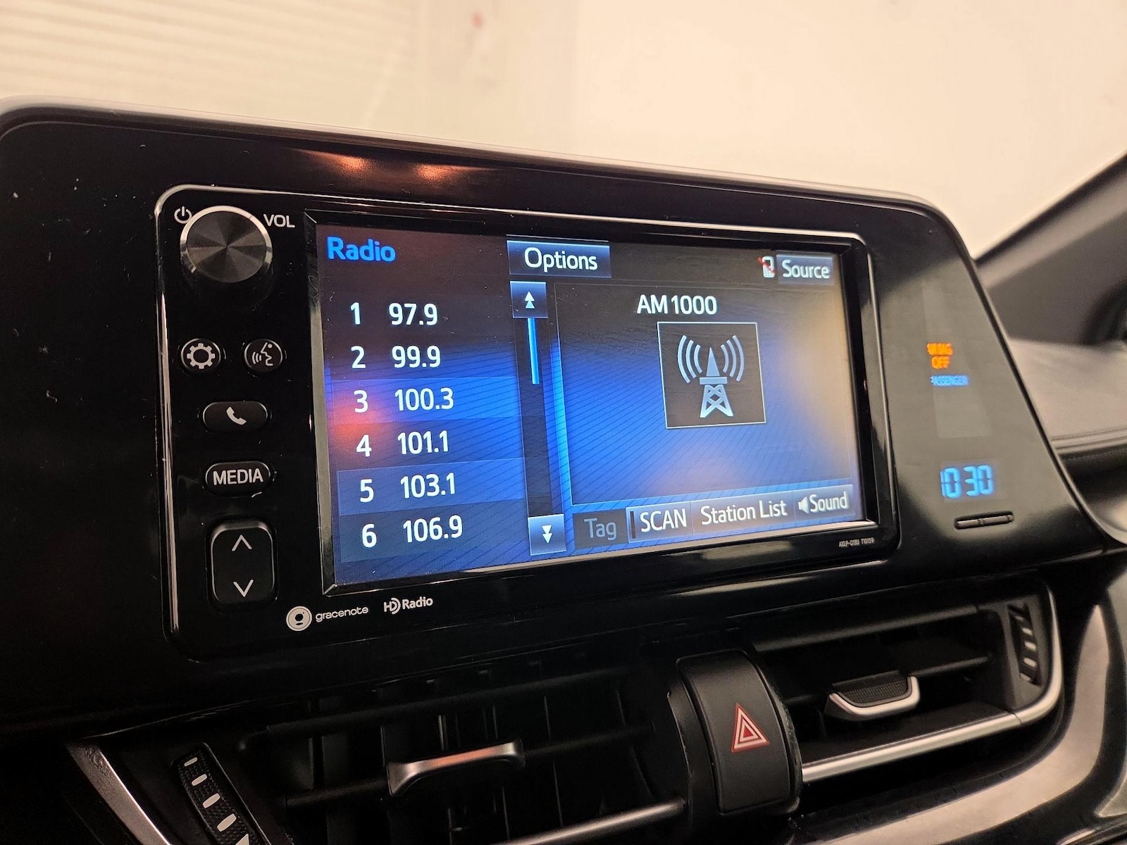 2018 Toyota C-HR XLE Premium - Photo 16