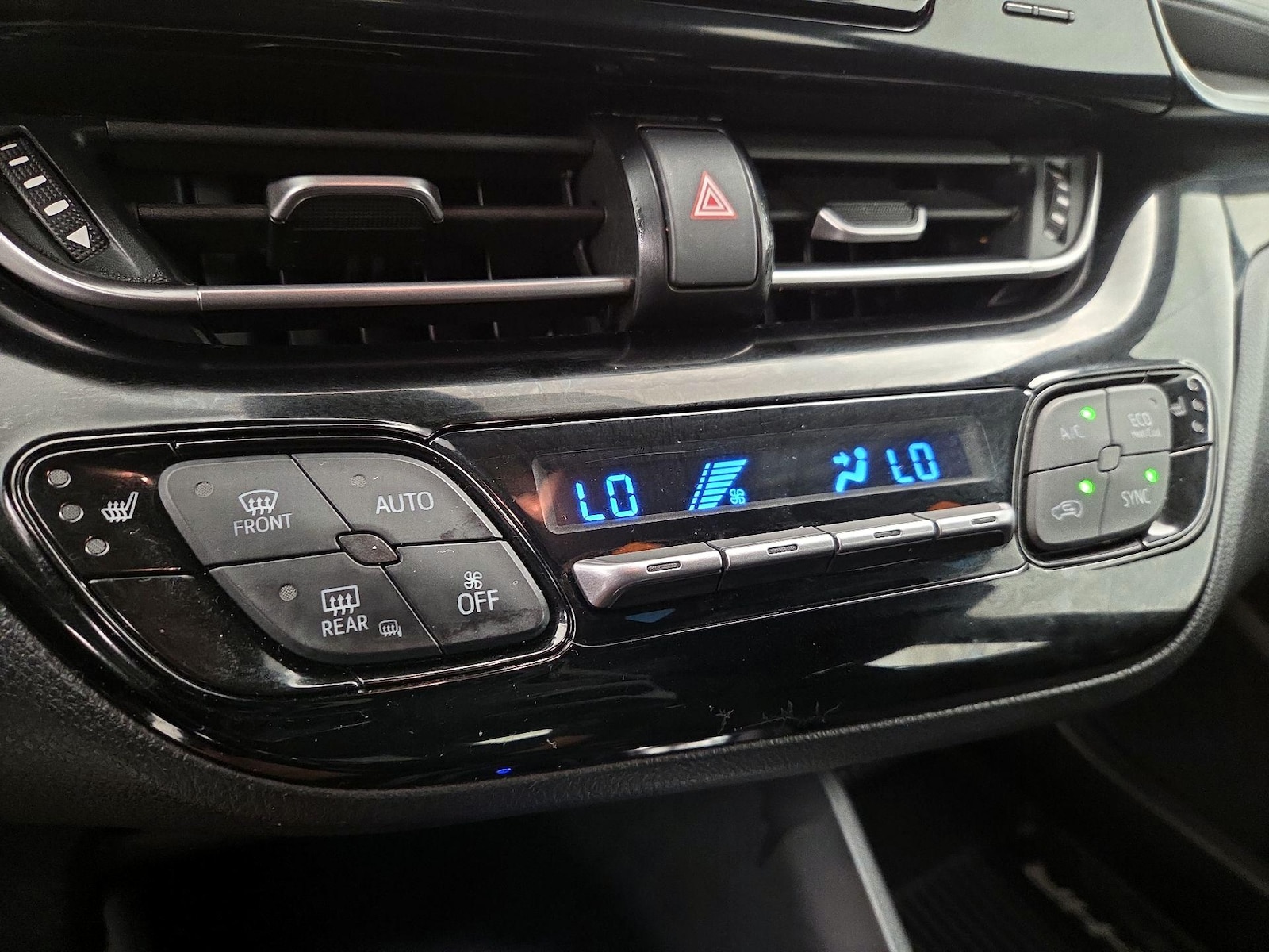 2018 Toyota C-HR XLE Premium - Photo 17