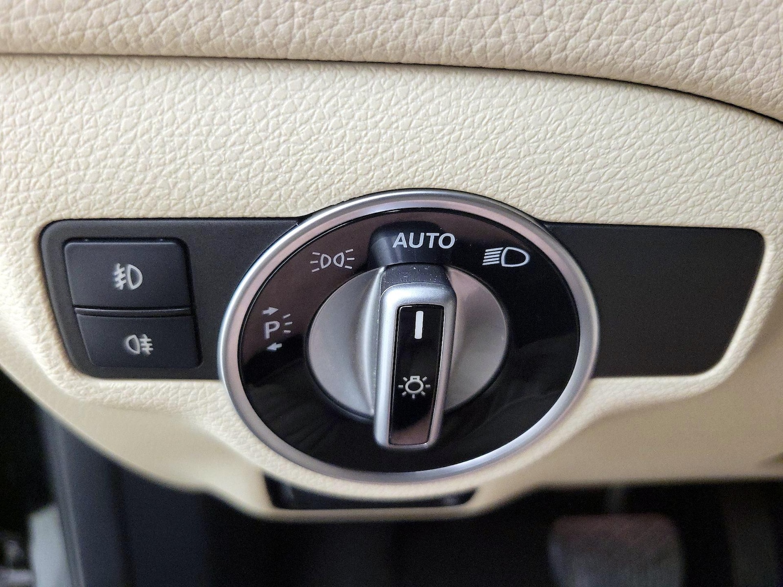 2018 Mercedes-Benz GLA-Class GLA250 - Photo 14