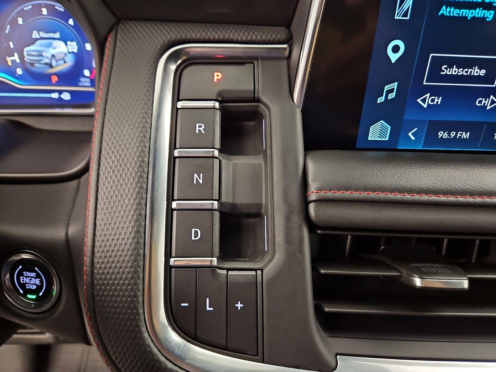 2023 Chevrolet Suburban RST - Photo 9