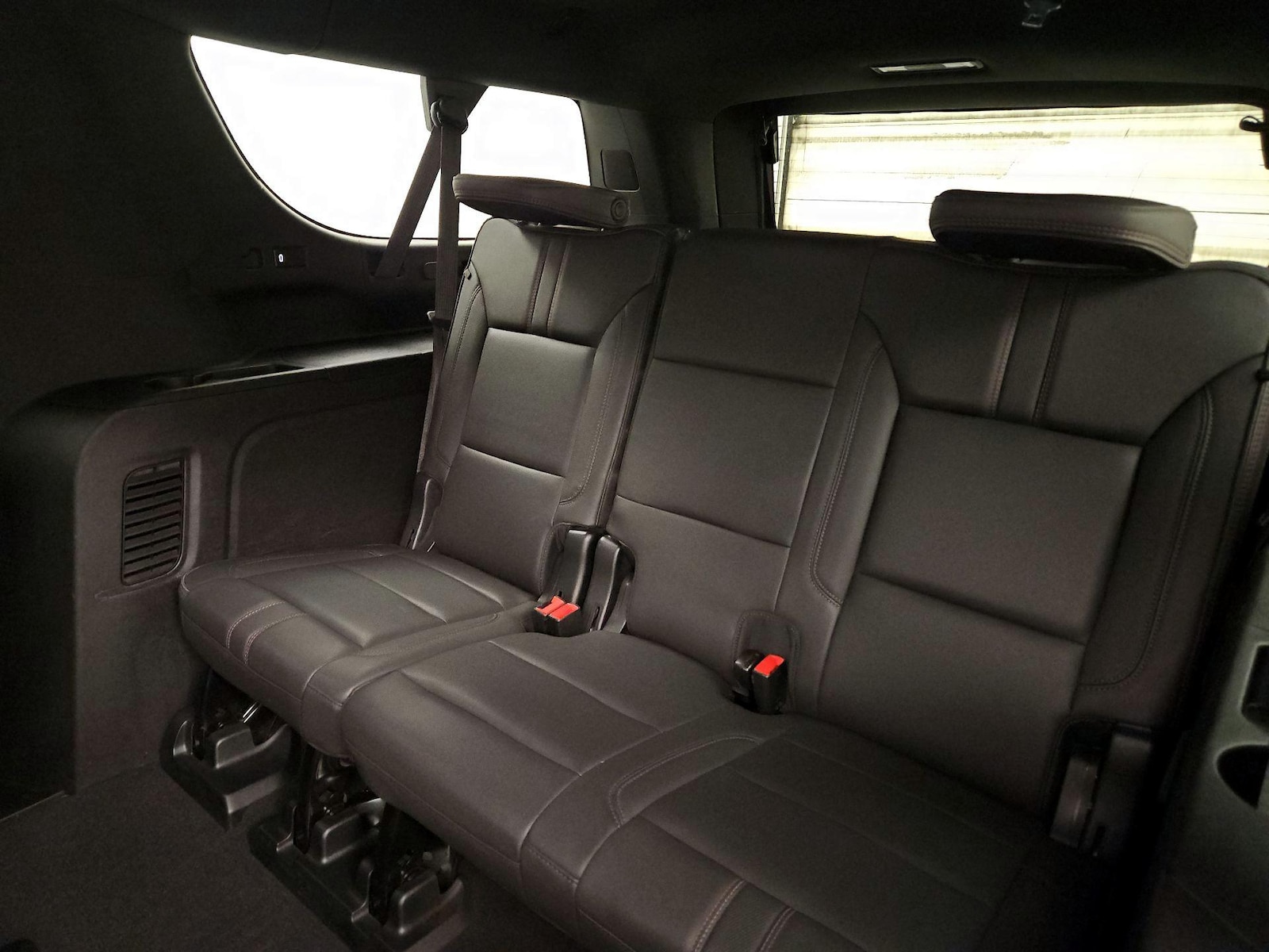 2023 Chevrolet Suburban RST - Photo 13