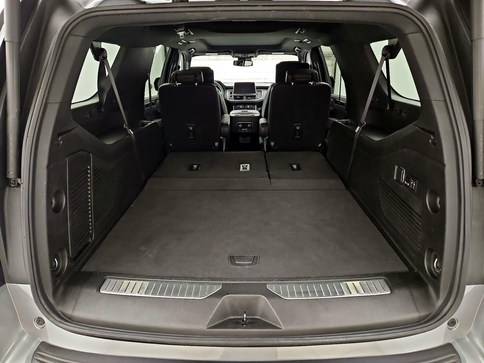2023 Chevrolet Suburban RST - Photo 15