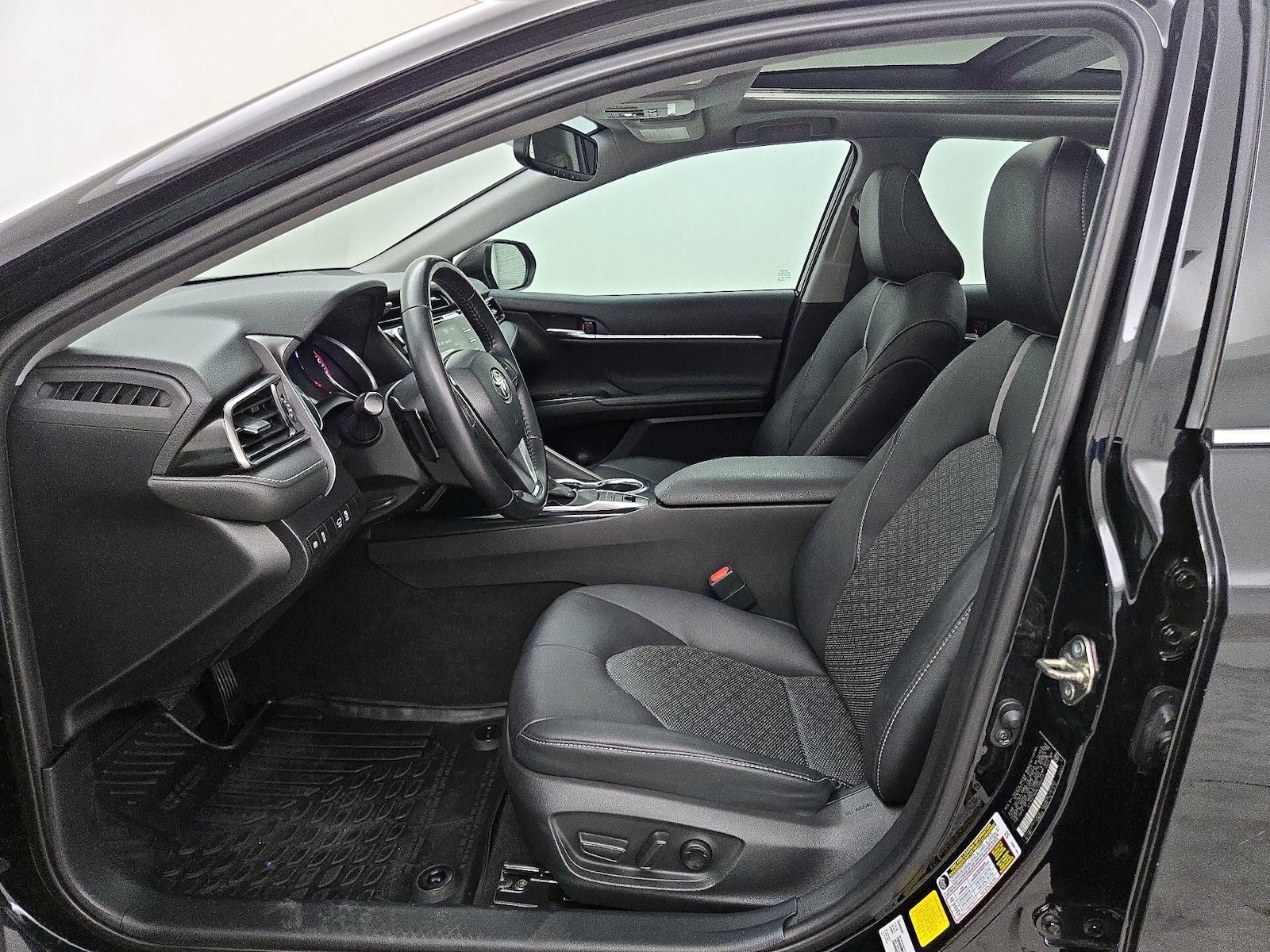 2020 Toyota Camry XSE - Photo 12