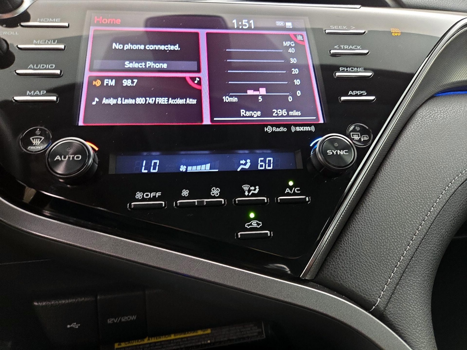 2020 Toyota Camry XSE - Photo 17