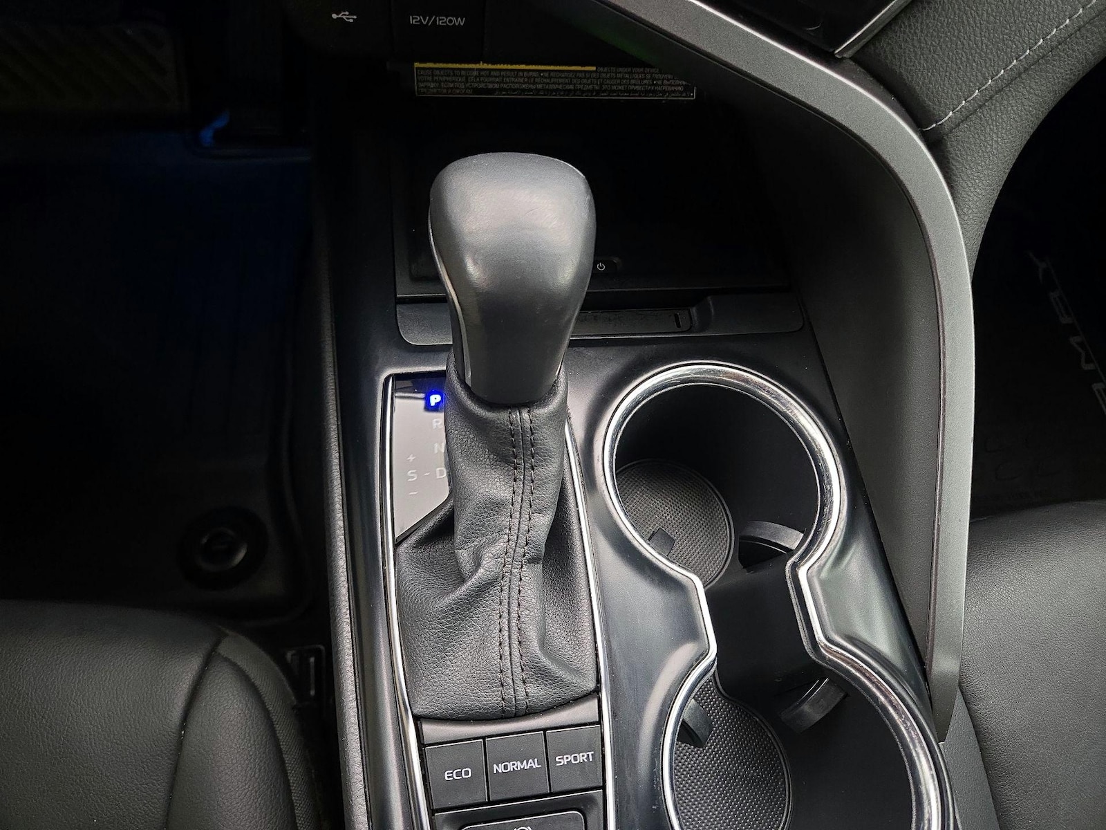 2020 Toyota Camry XSE - Photo 18