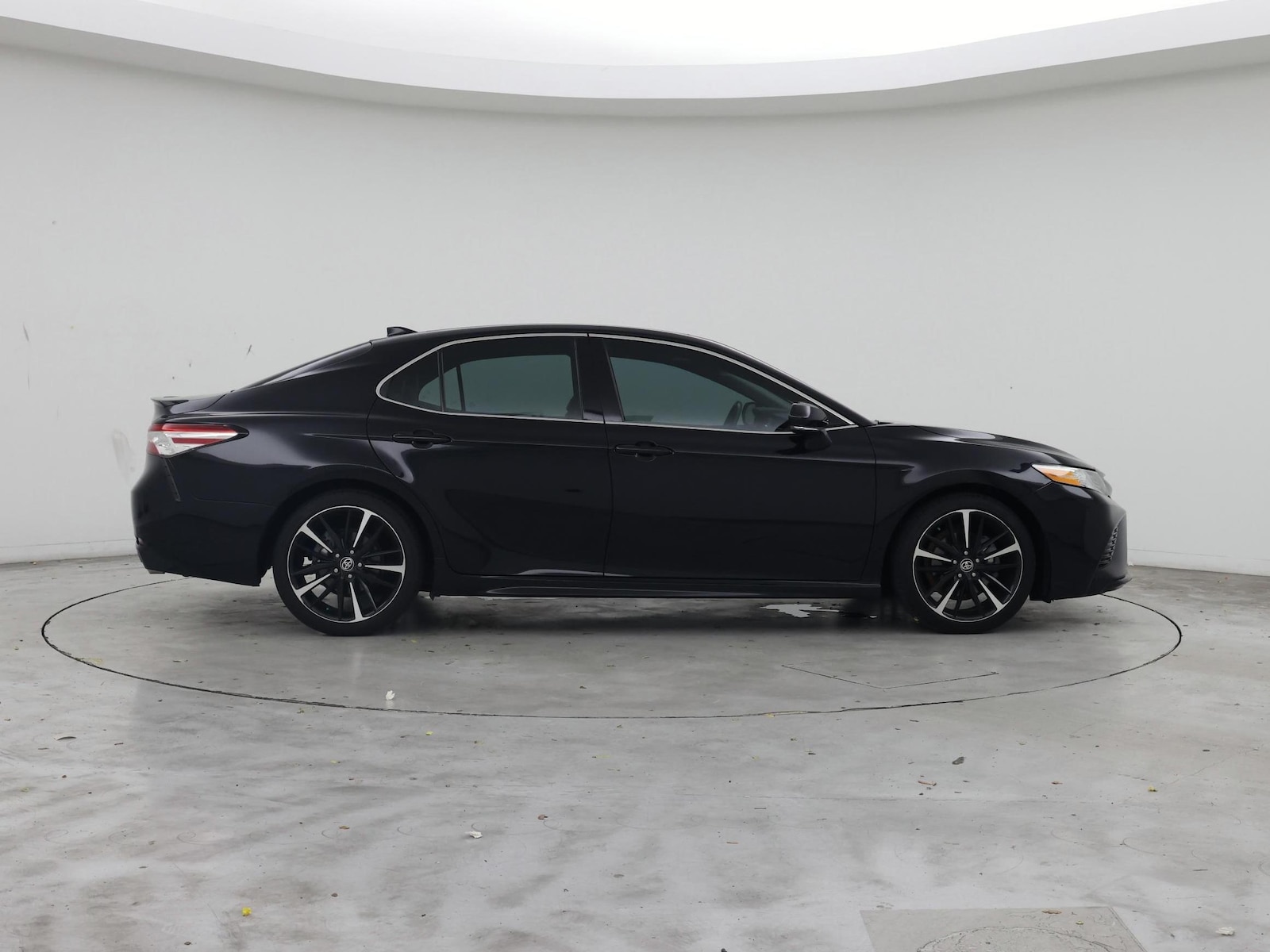 2020 Toyota Camry XSE - Photo 8