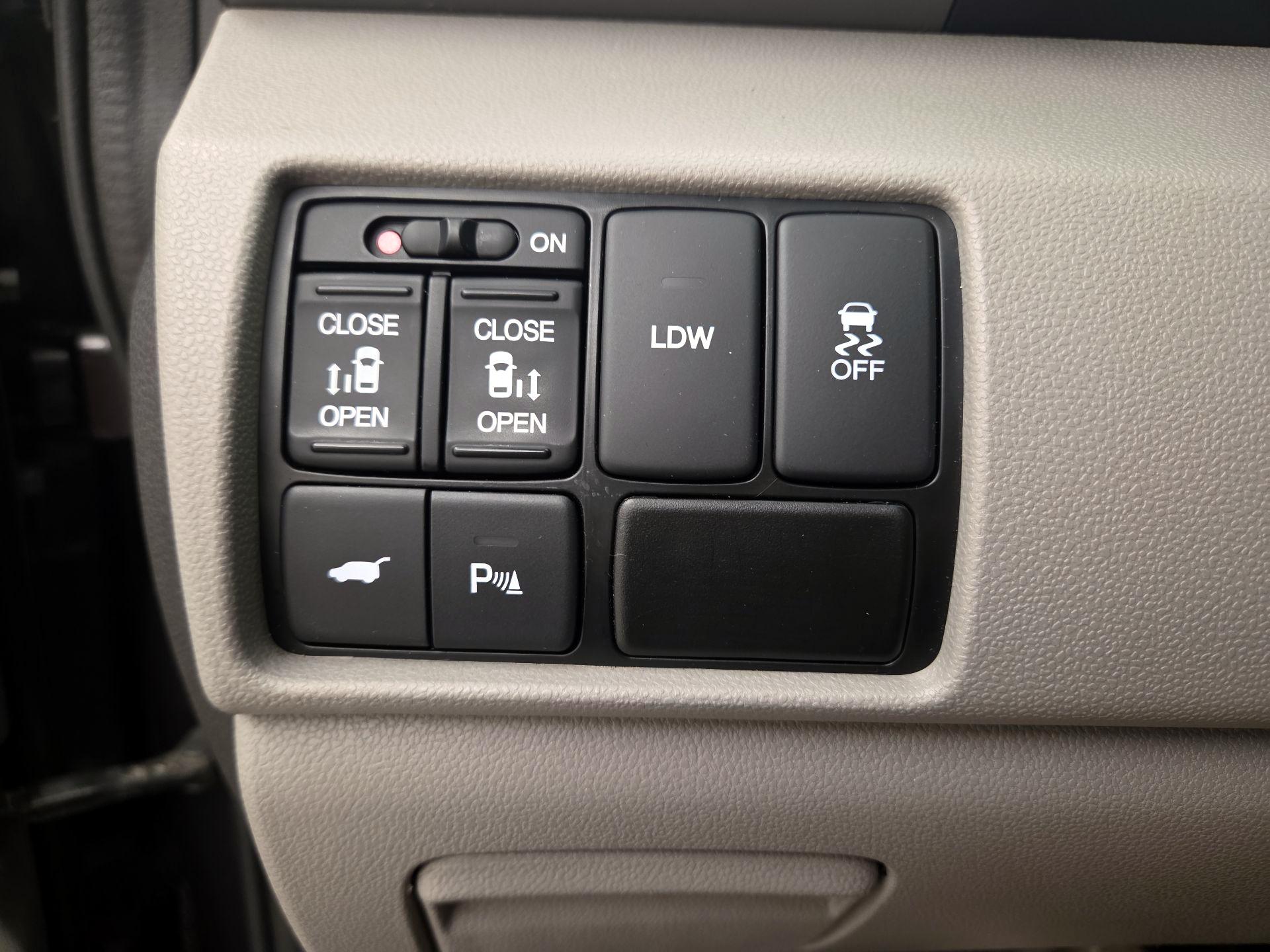 Thumbnail: 2014 Honda Odyssey - 13
