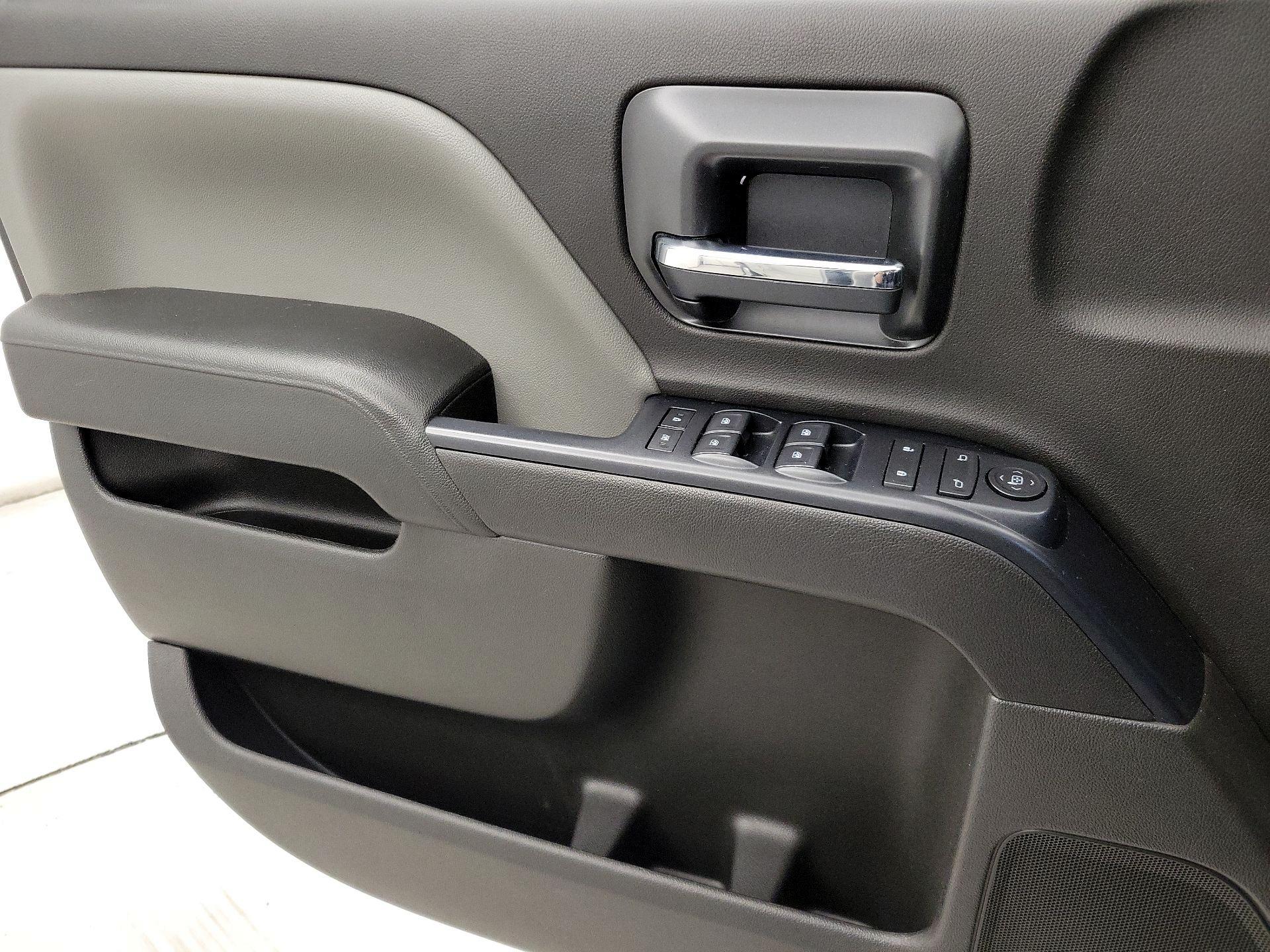 Thumbnail: 2018 Chevrolet Silverado 1500 - 12