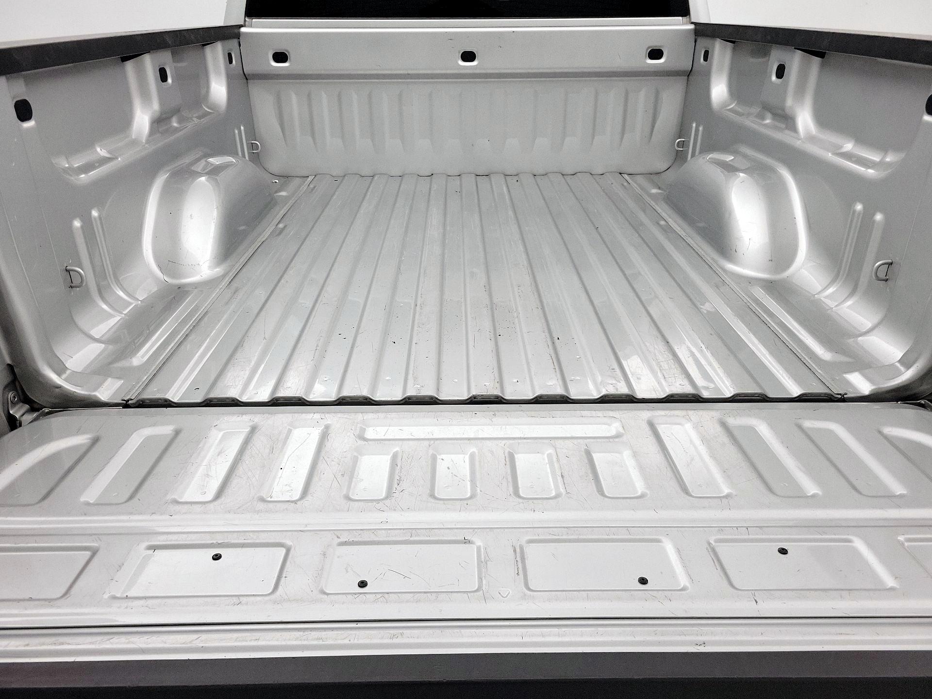 Thumbnail: 2018 Chevrolet Silverado 1500 - 19