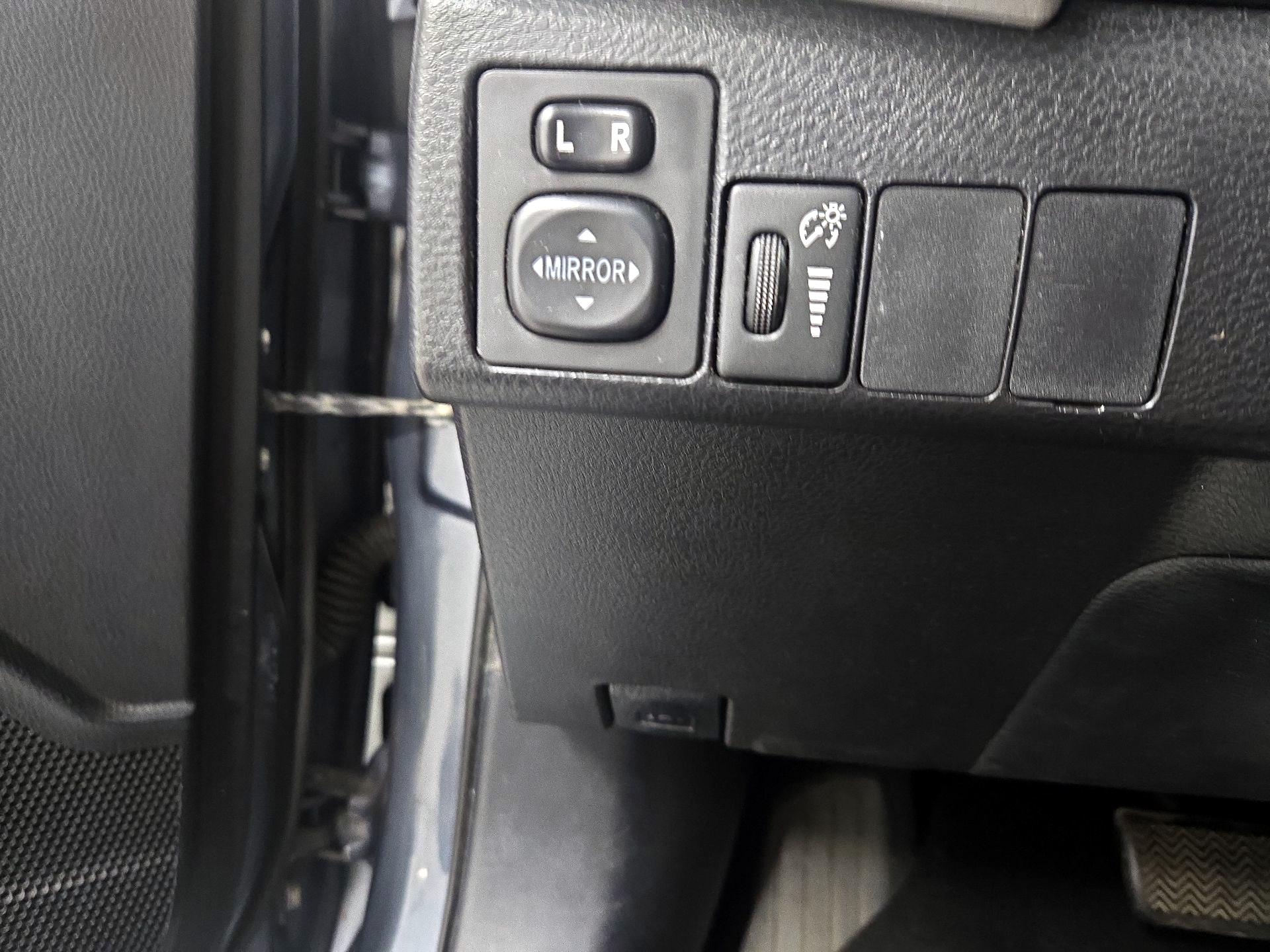 Thumbnail: 2015 Toyota Corolla - 13