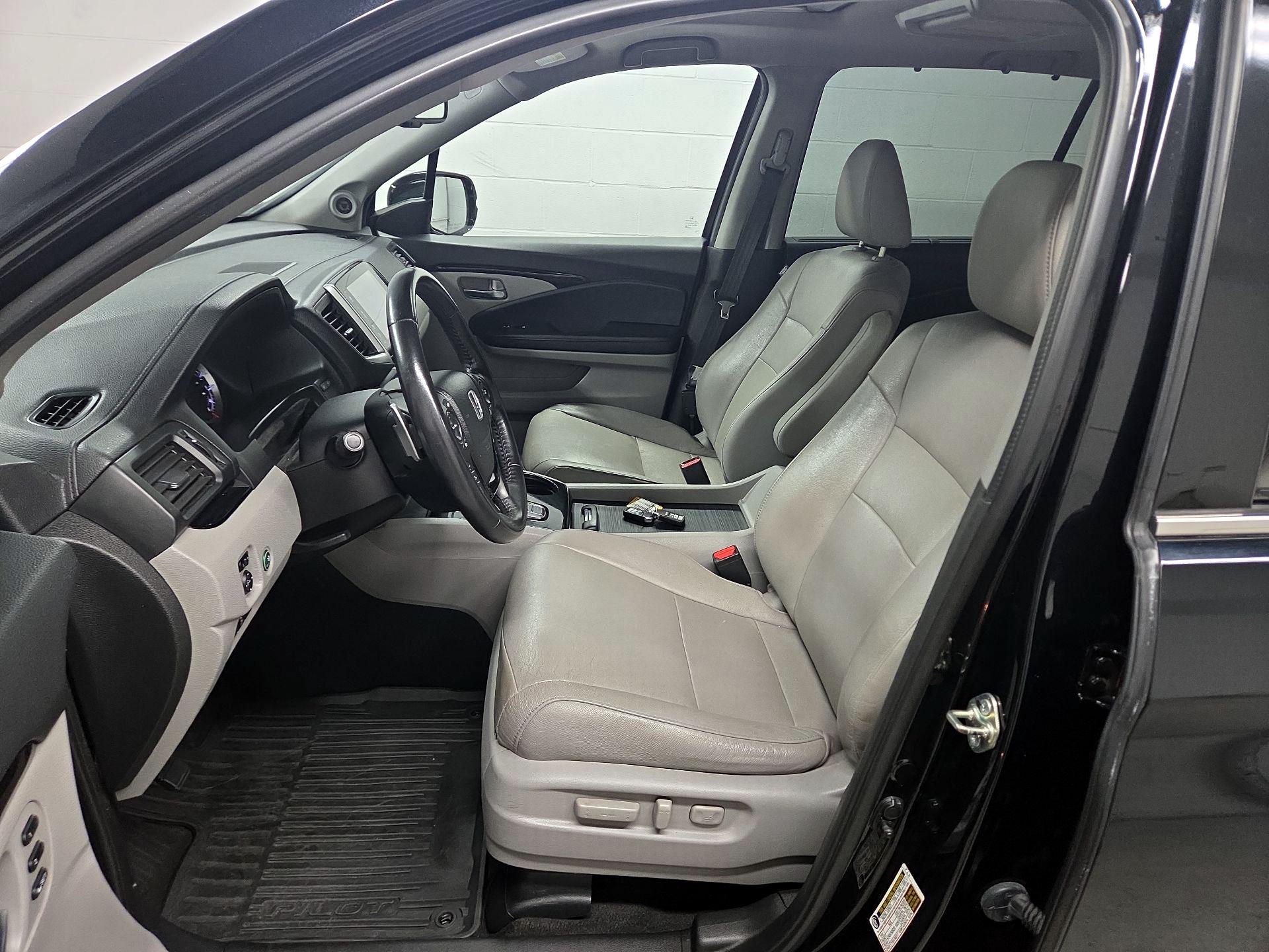 Thumbnail: 2017 Honda Pilot - 9