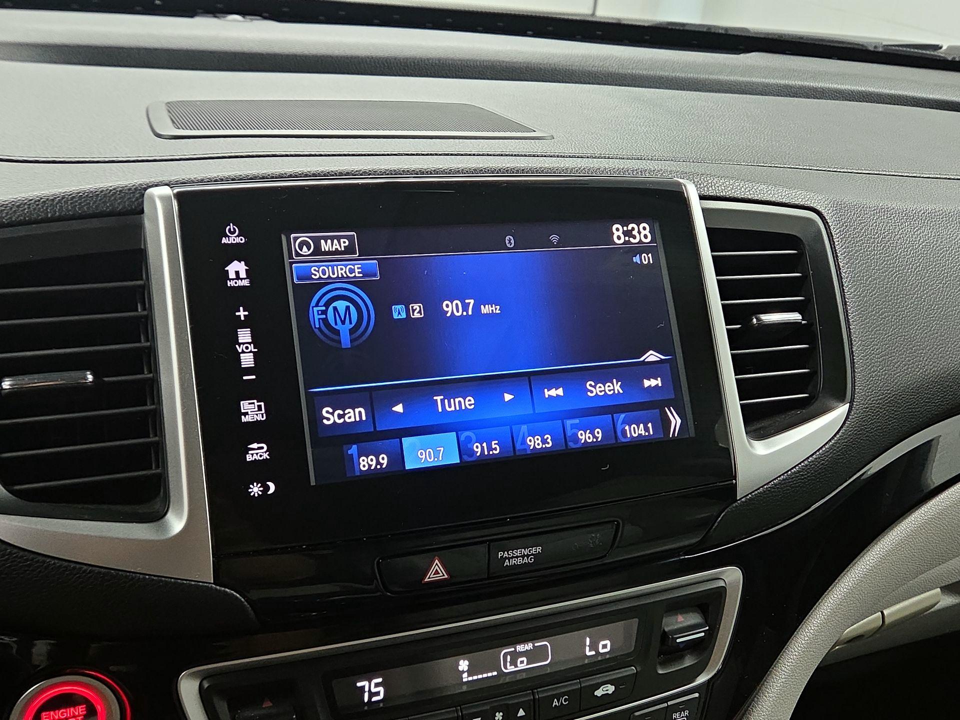 Thumbnail: 2017 Honda Pilot - 13