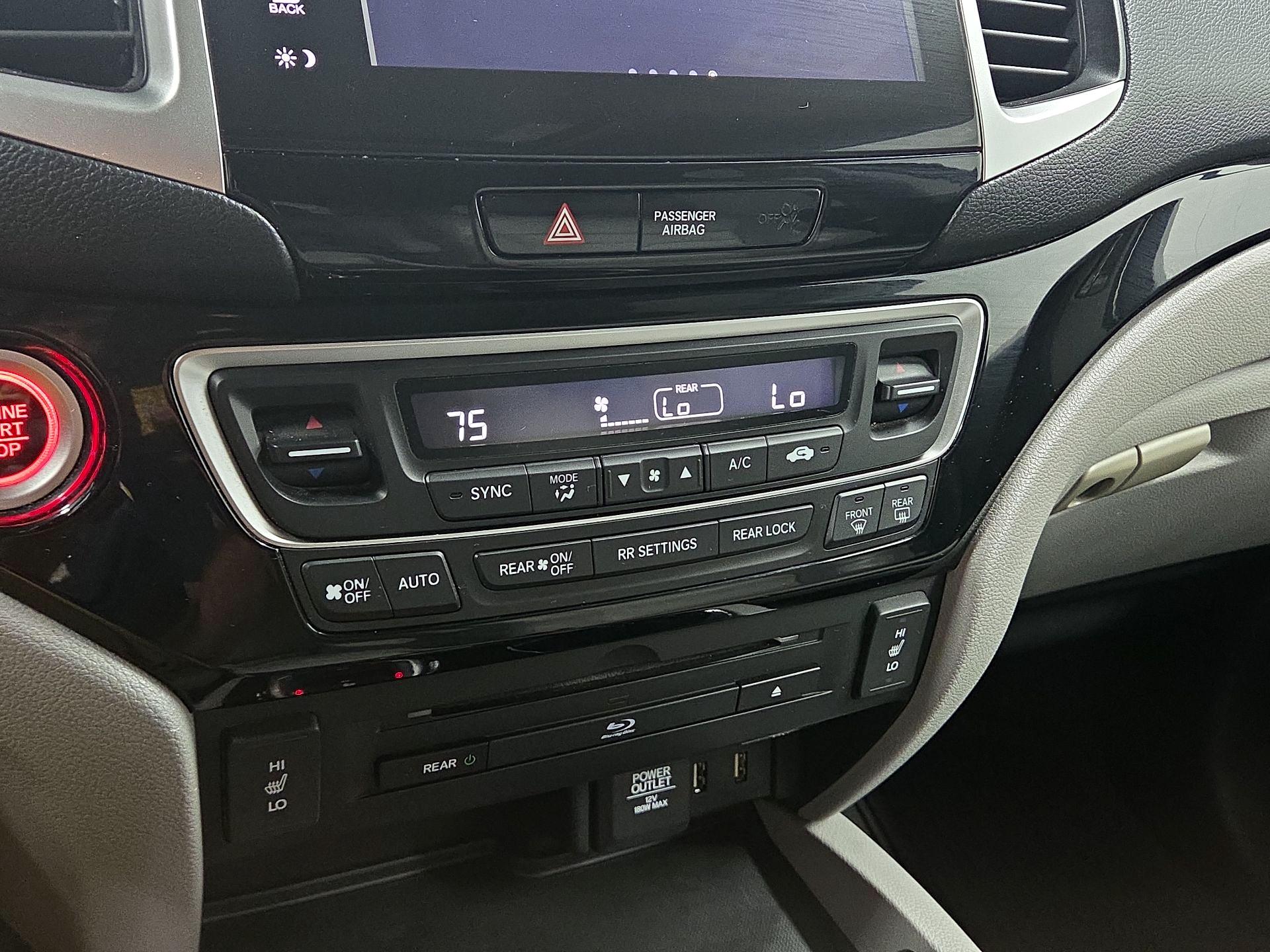 Thumbnail: 2017 Honda Pilot - 14