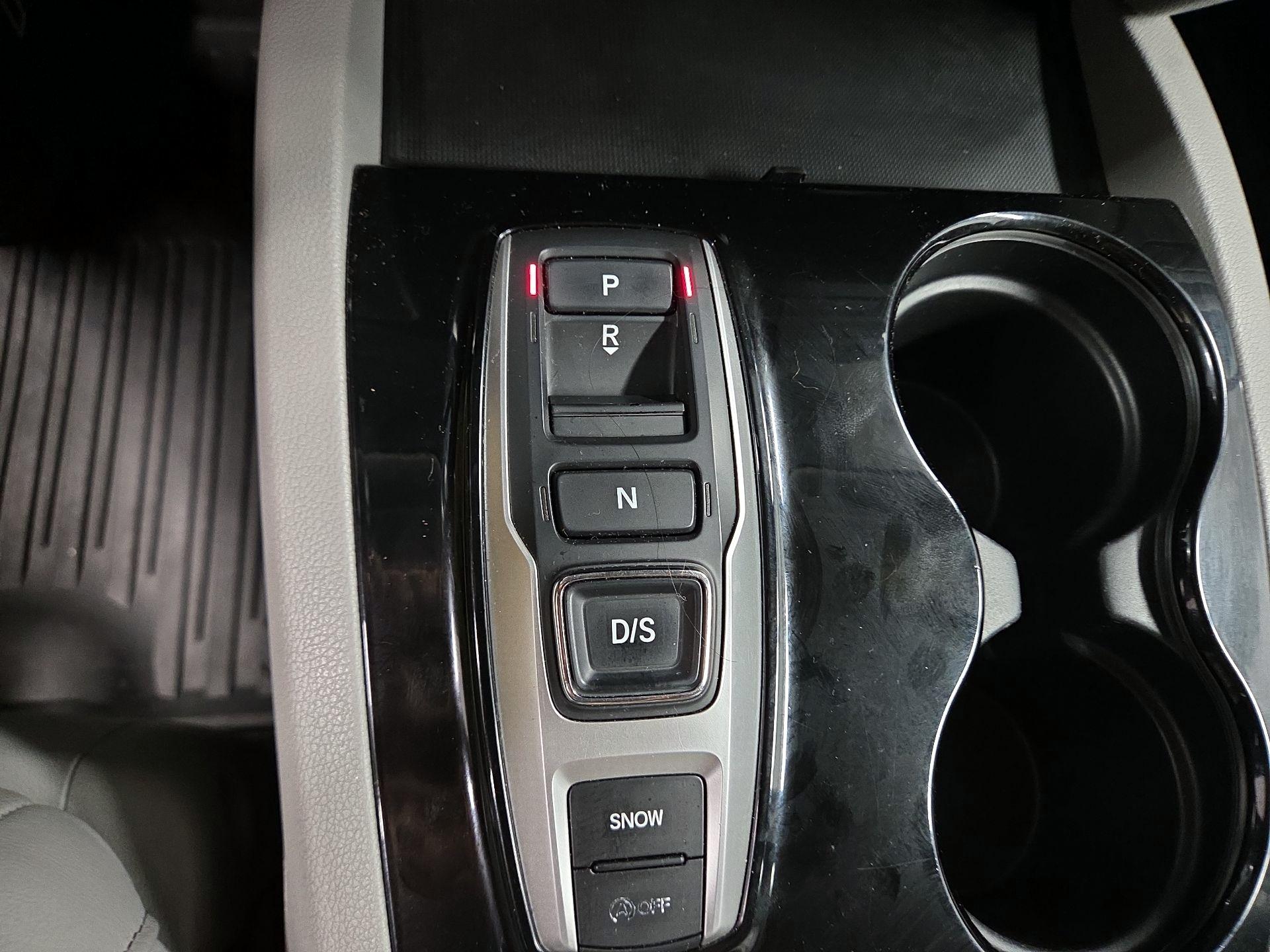 Thumbnail: 2017 Honda Pilot - 15