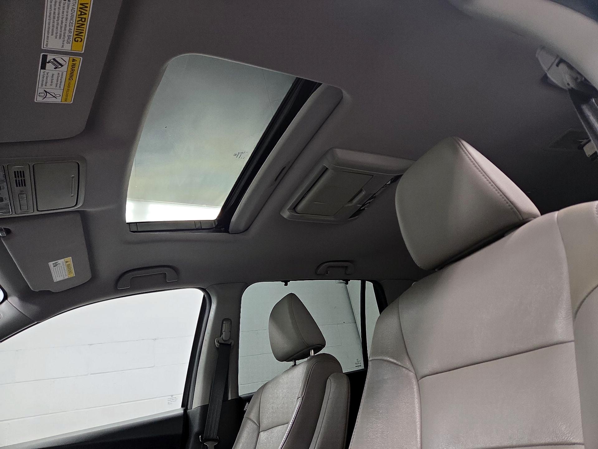 Thumbnail: 2017 Honda Pilot - 17
