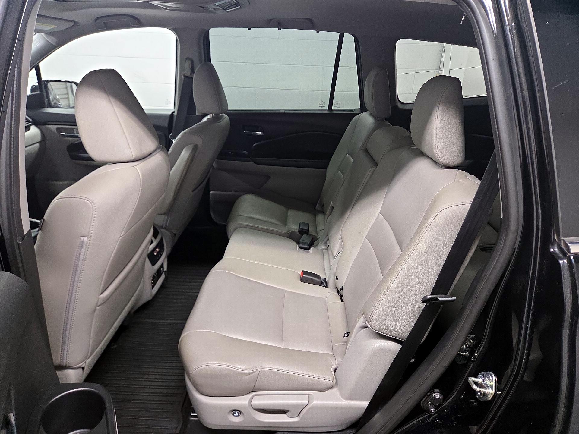 Thumbnail: 2017 Honda Pilot - 18