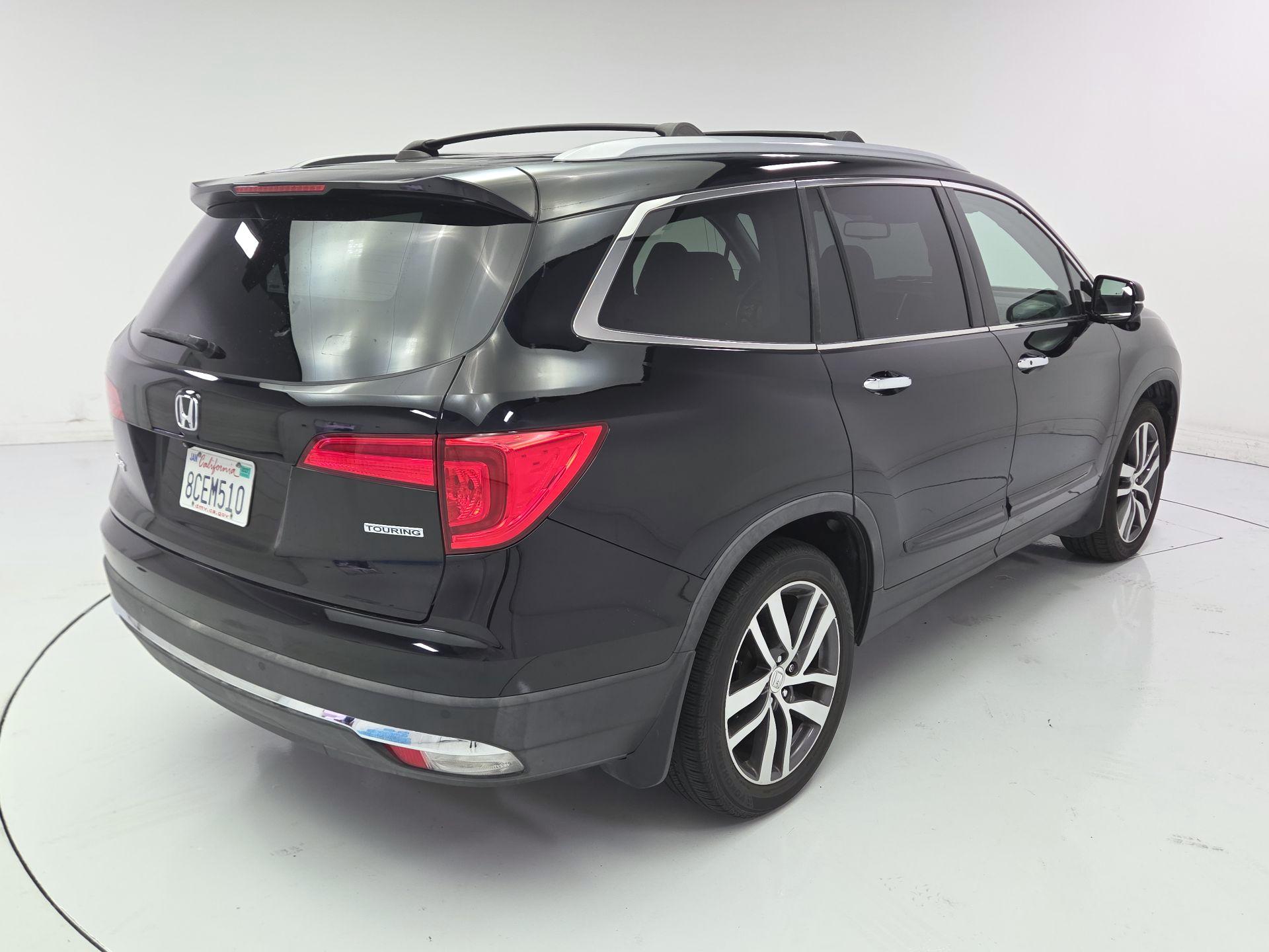Thumbnail: 2017 Honda Pilot - 5