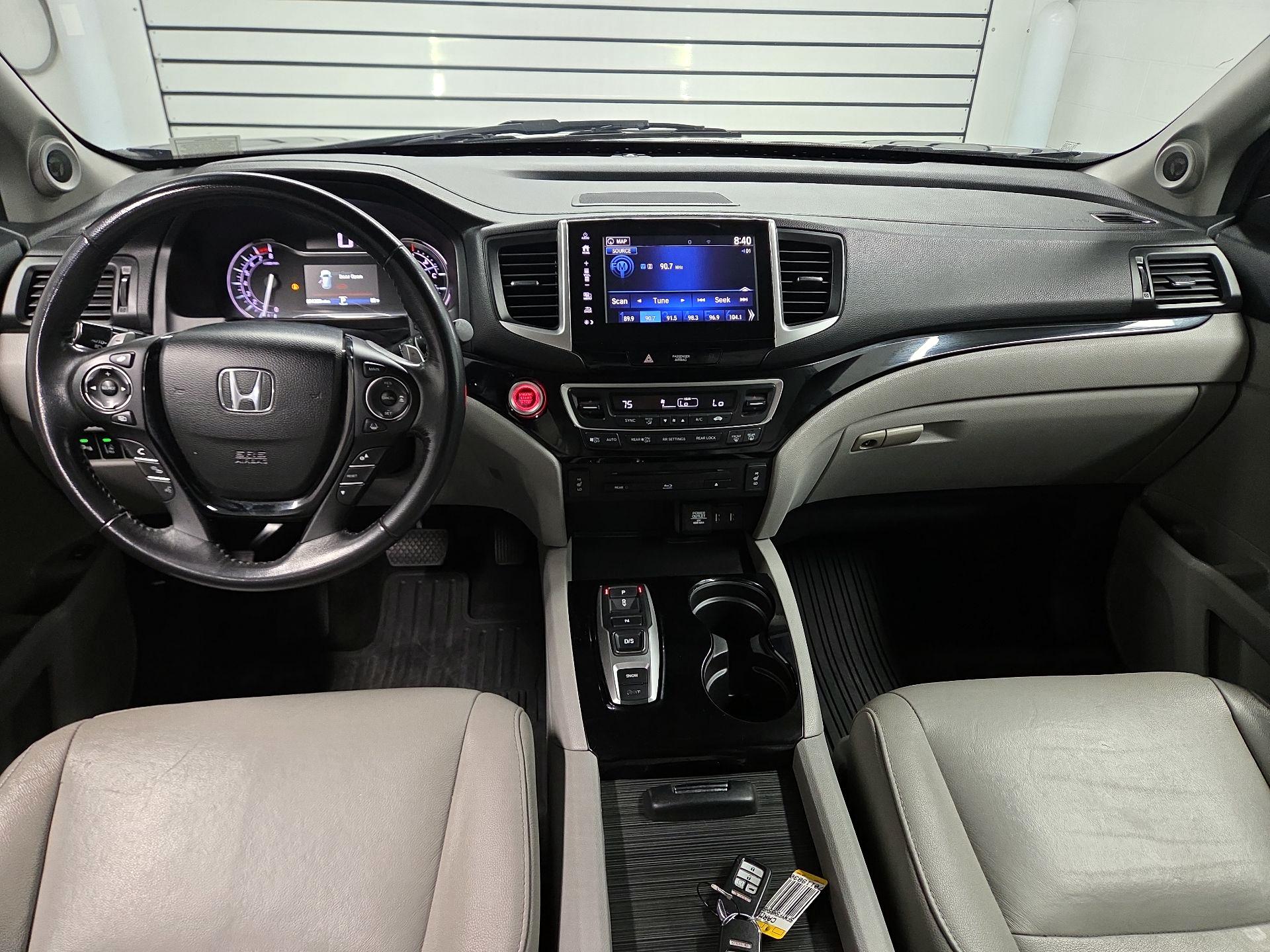 Thumbnail: 2017 Honda Pilot - 8