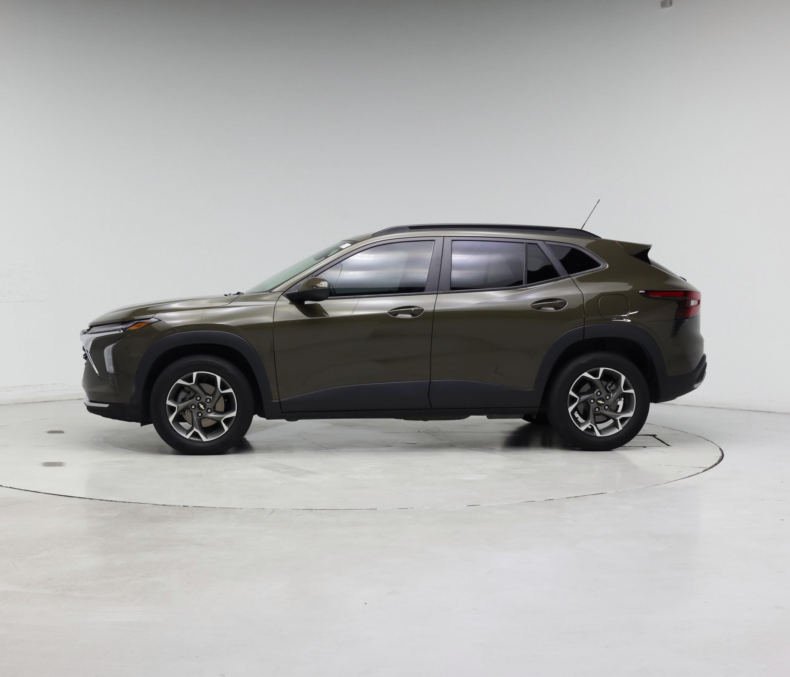 Thumbnail: 2024 Chevrolet Trax - 3
