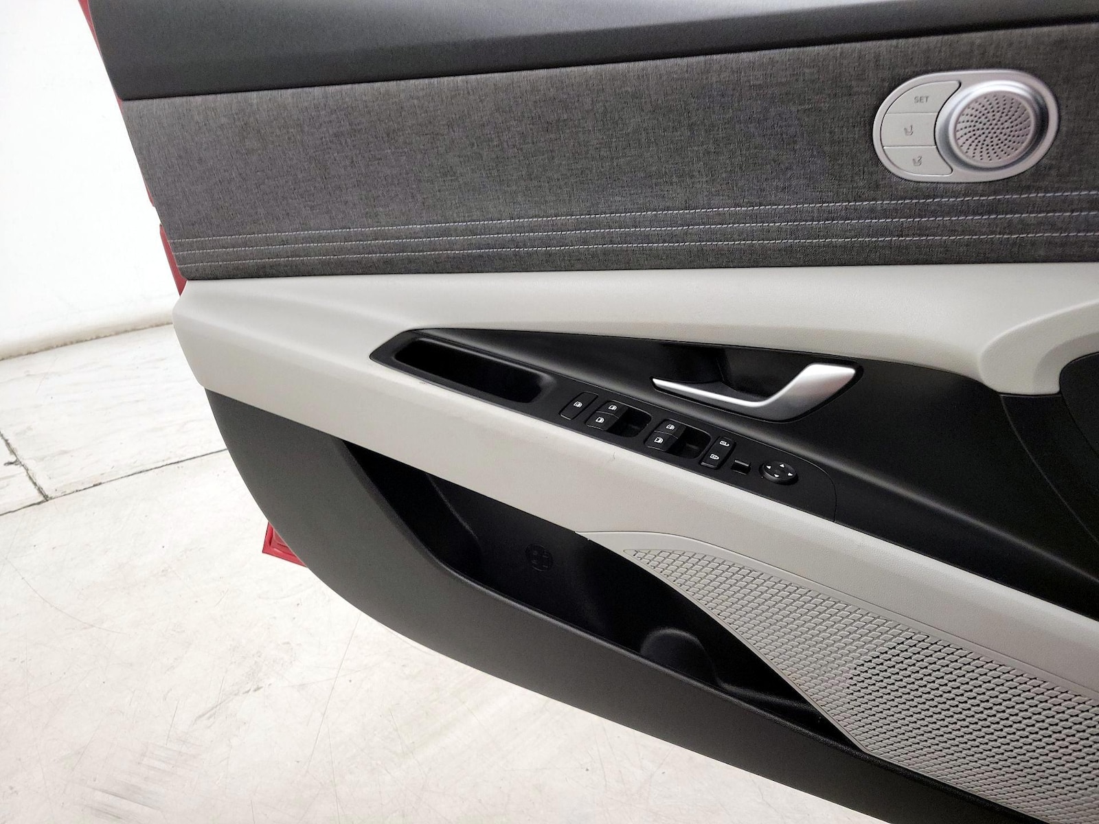 2023 Hyundai Elantra Limited - Photo 13