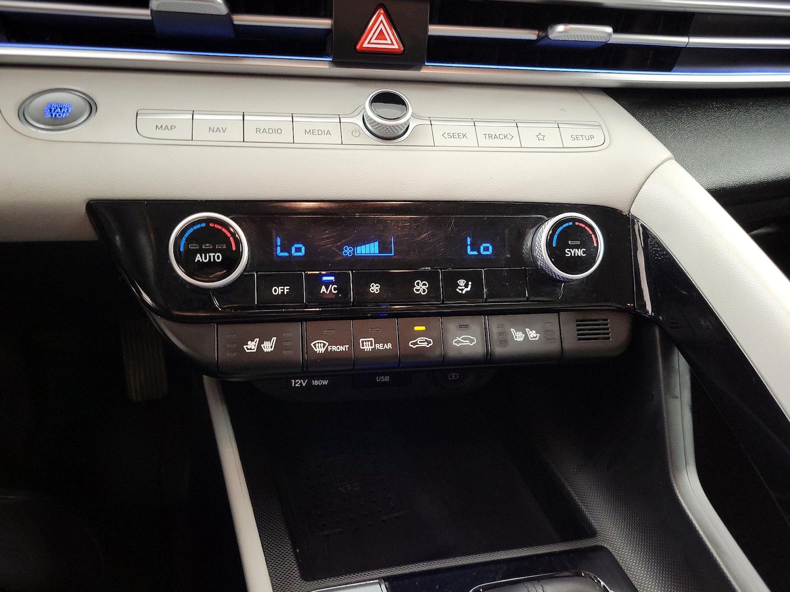 2023 Hyundai Elantra Limited - Photo 18