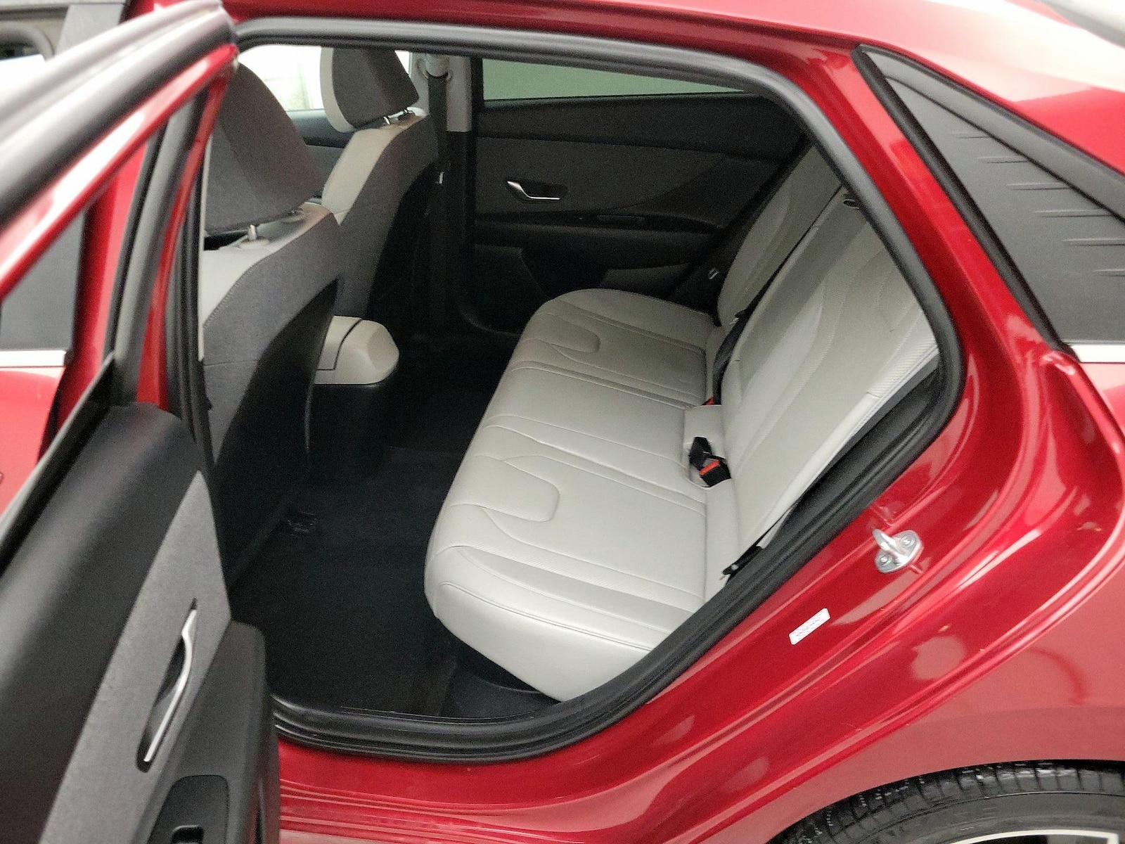 2023 Hyundai Elantra Limited - Photo 22