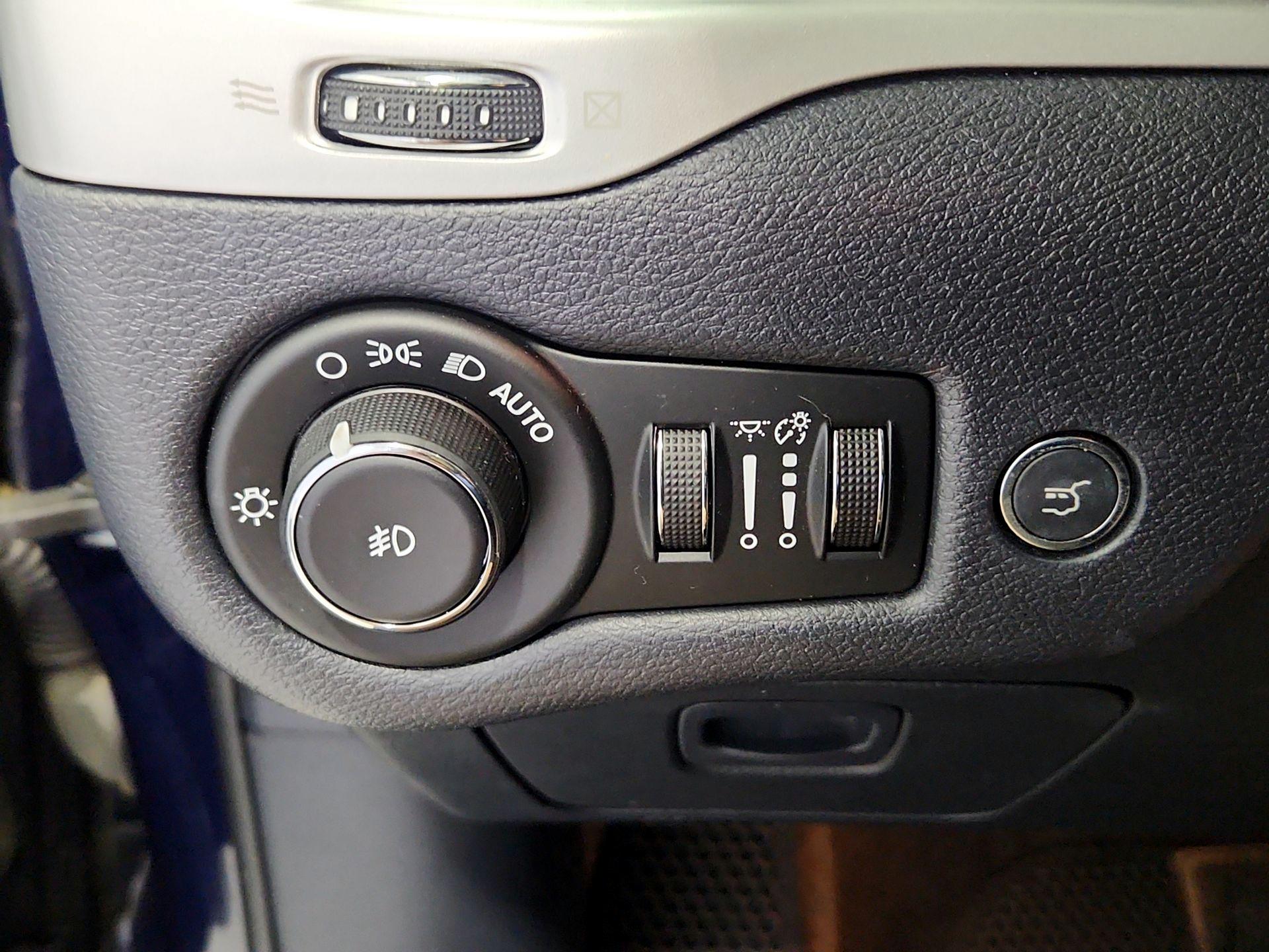 Thumbnail: 2015 Jeep Cherokee - 13