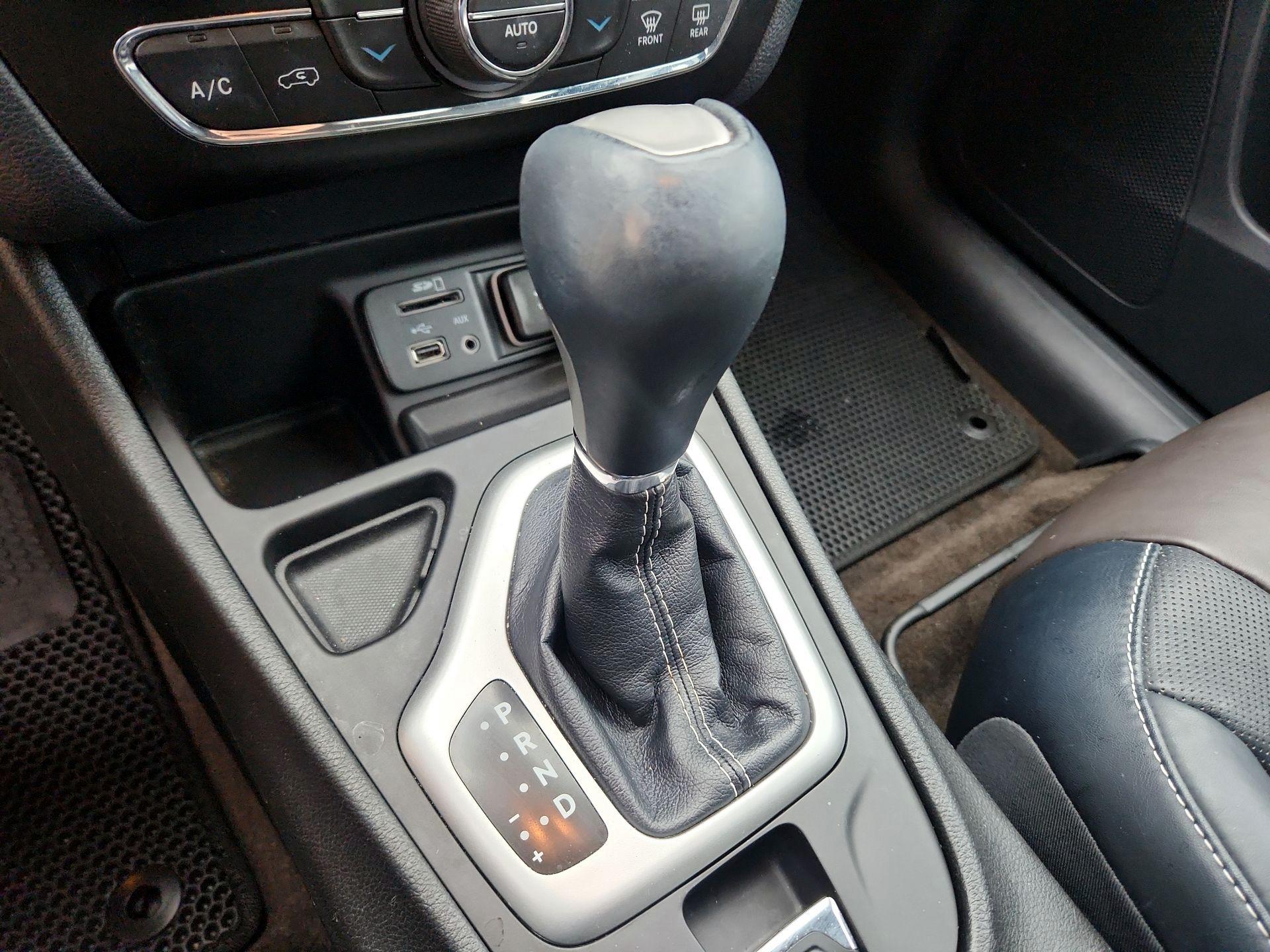 Thumbnail: 2015 Jeep Cherokee - 18