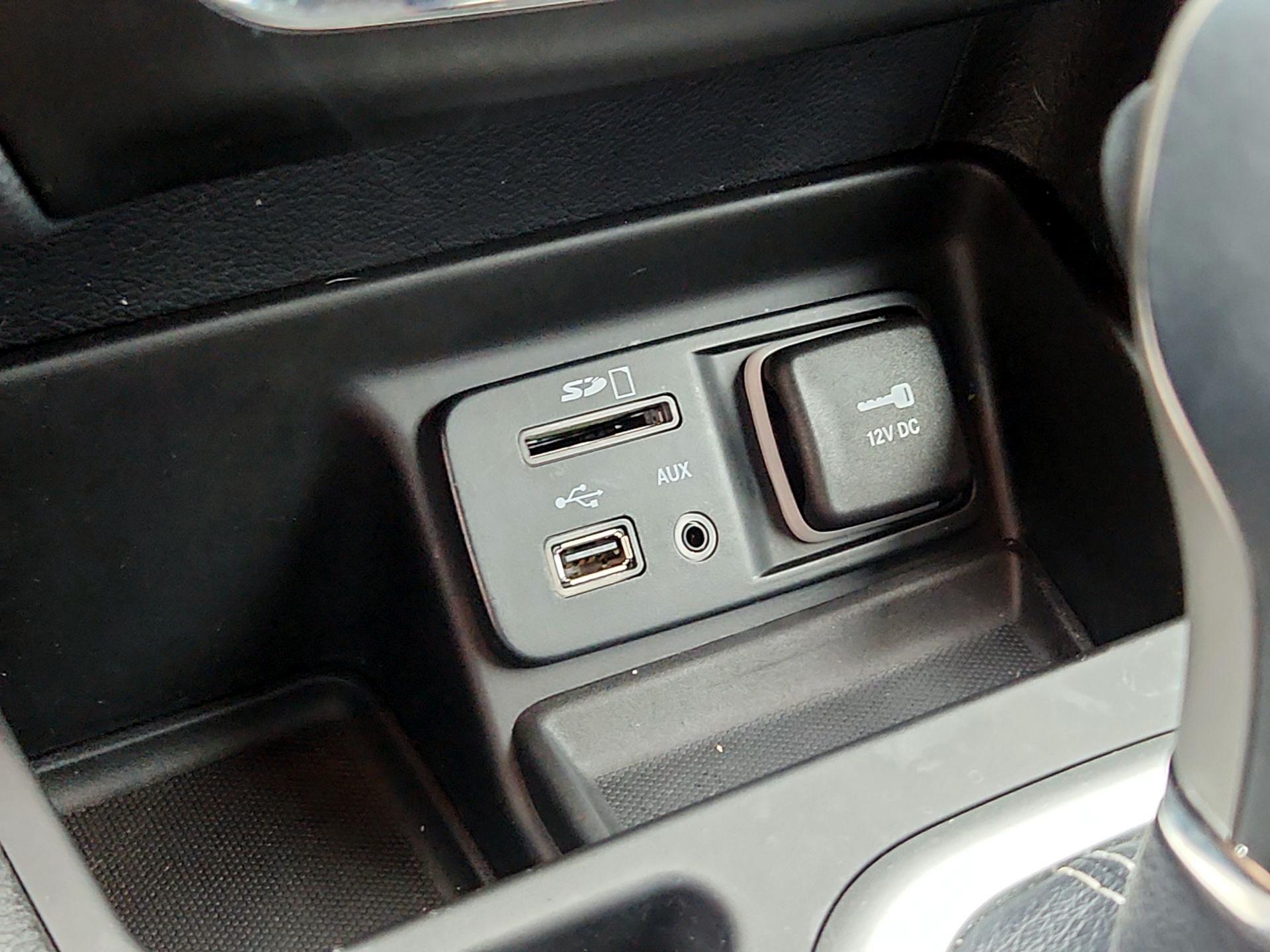 Thumbnail: 2015 Jeep Cherokee - 19