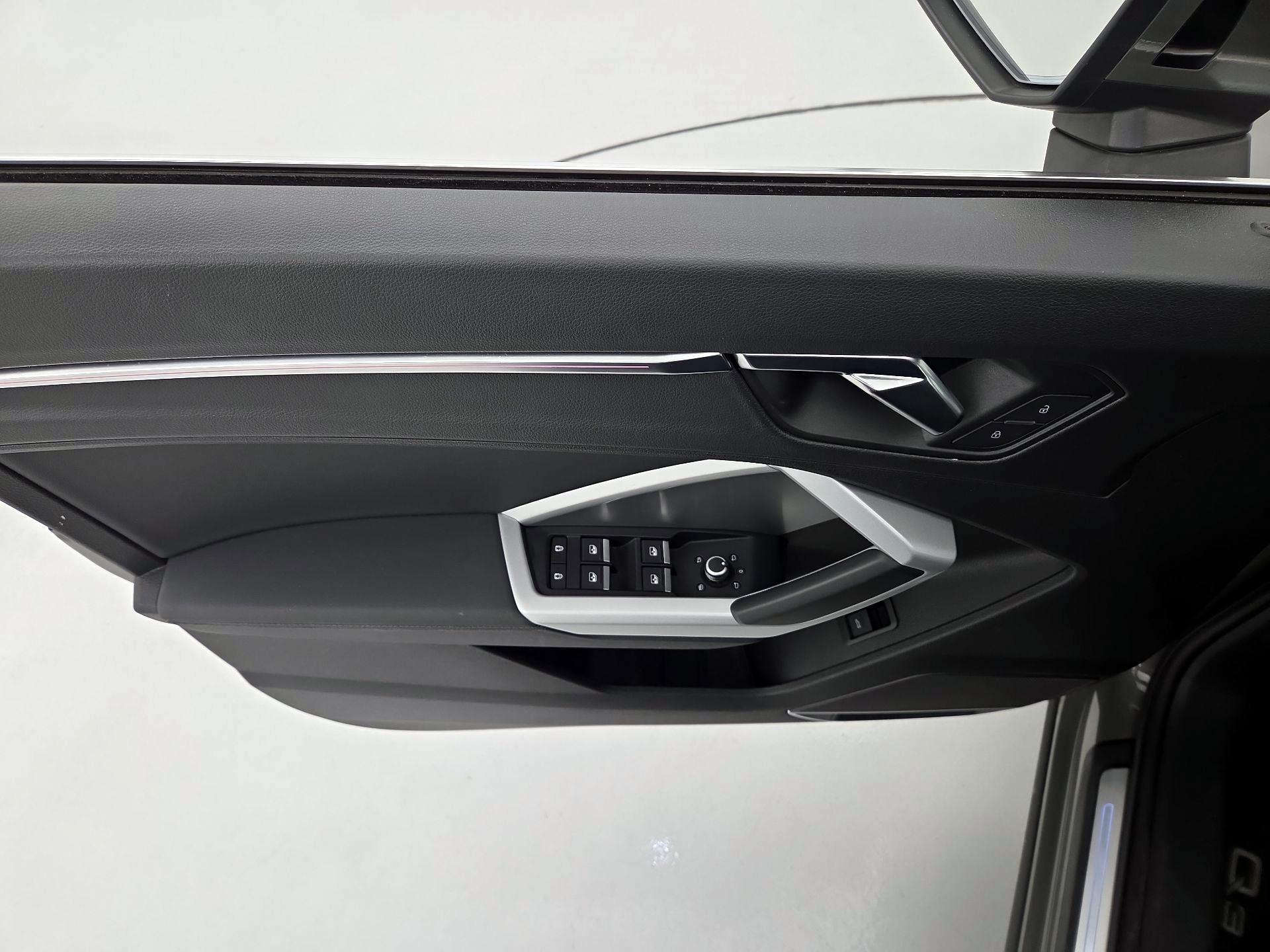 Thumbnail: 2020 Audi Q3 - 12