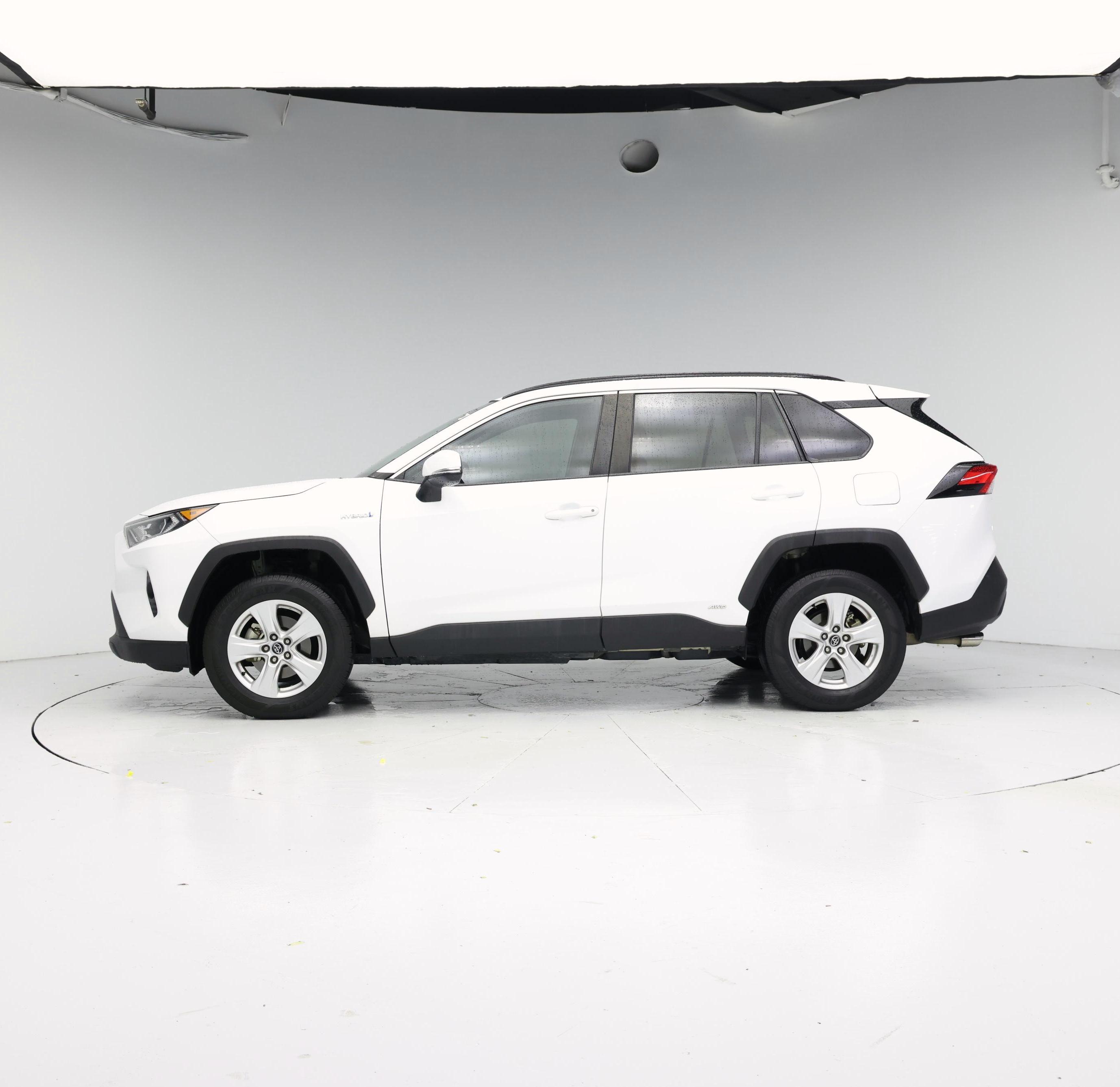Thumbnail: 2021 Toyota RAV4 - 3