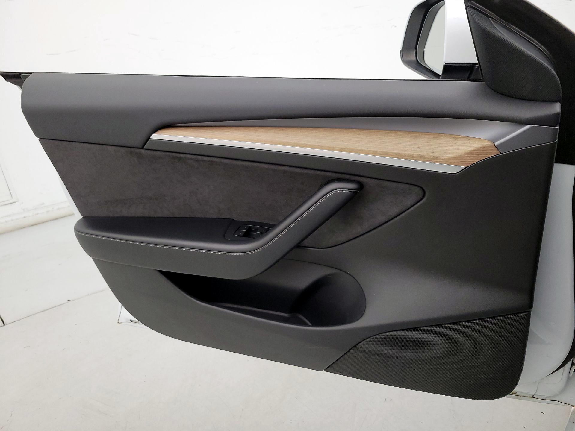 Thumbnail: 2021 Tesla Model 3 - 12