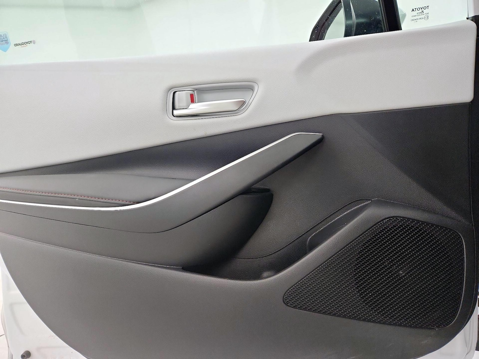 2025 Toyota Corolla SE - Photo 13