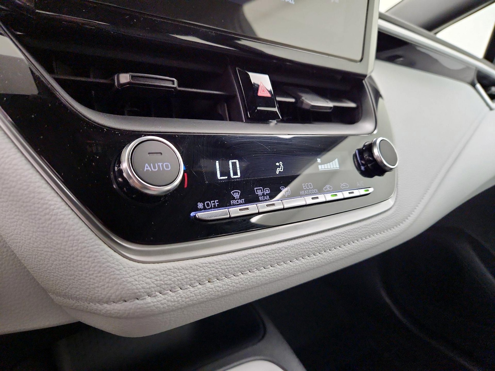 2025 Toyota Corolla SE - Photo 17