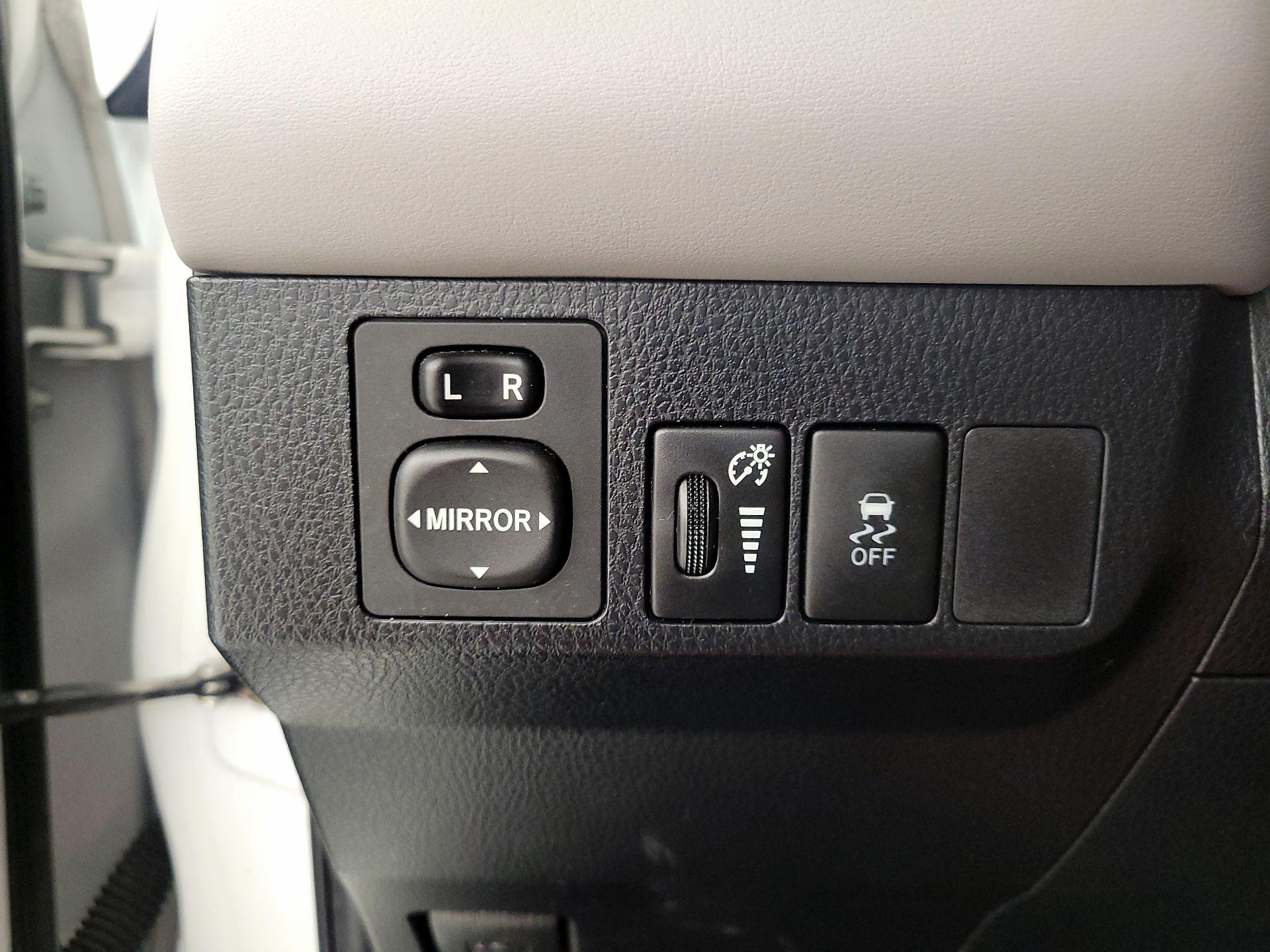 Thumbnail: 2014 Toyota RAV4 - 13