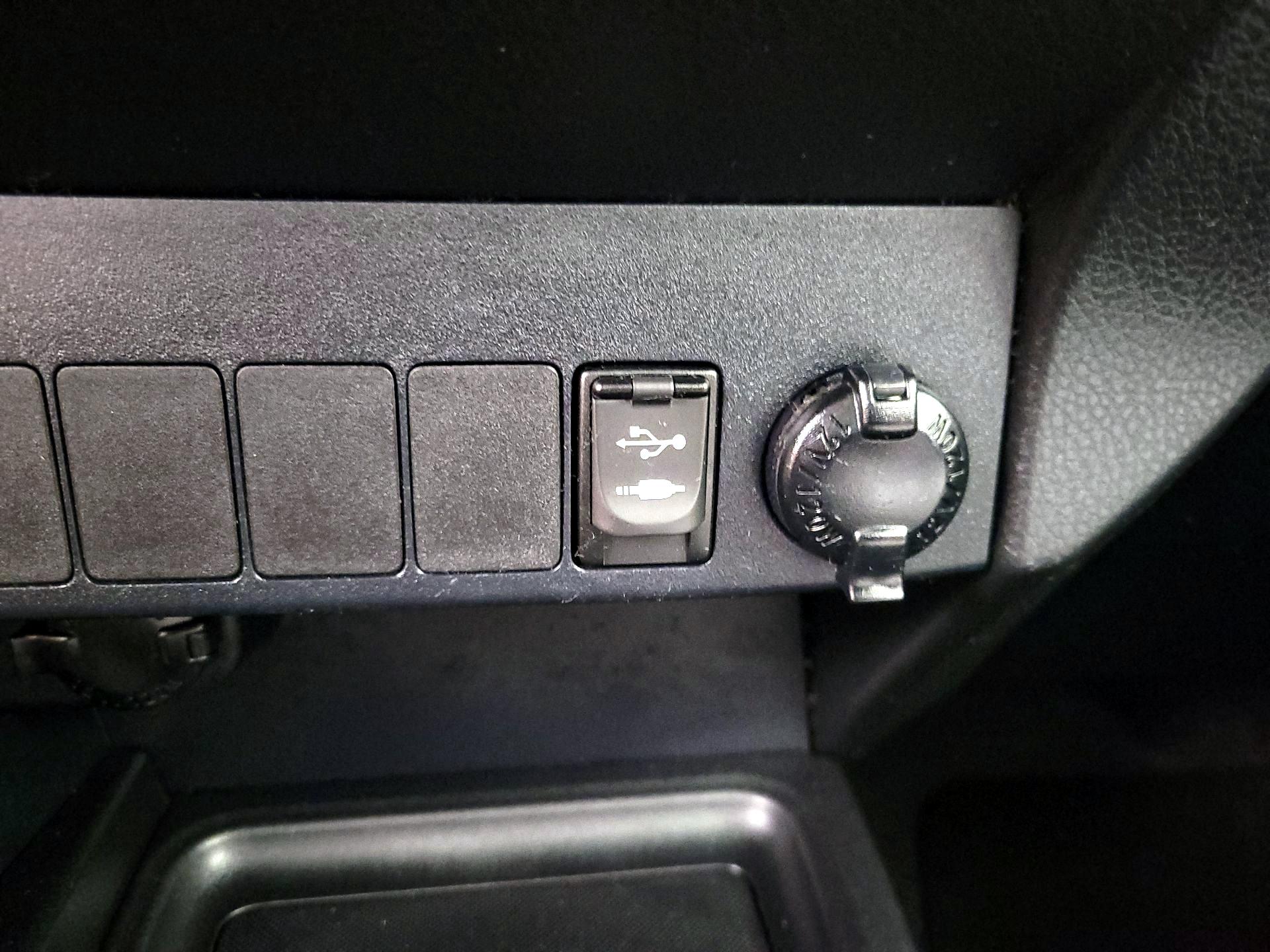 Thumbnail: 2014 Toyota RAV4 - 18