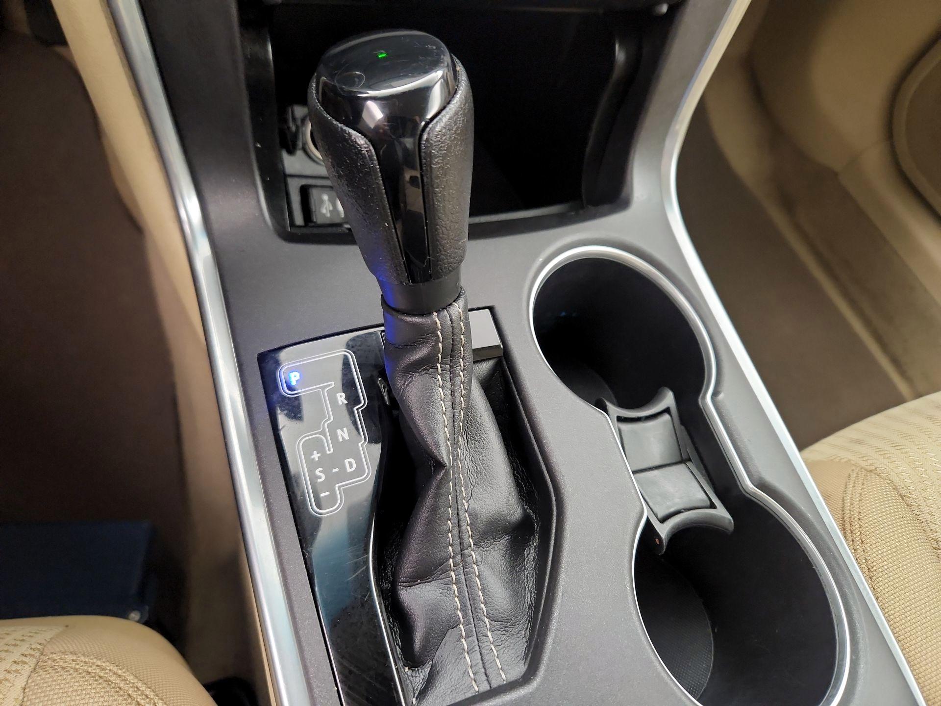 Thumbnail: 2015 Toyota Camry - 16