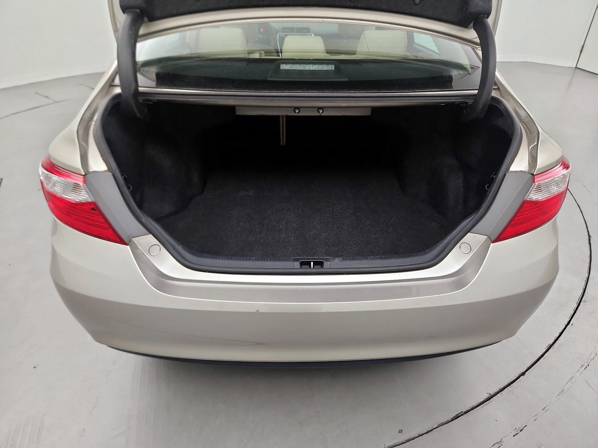 Thumbnail: 2015 Toyota Camry - 18