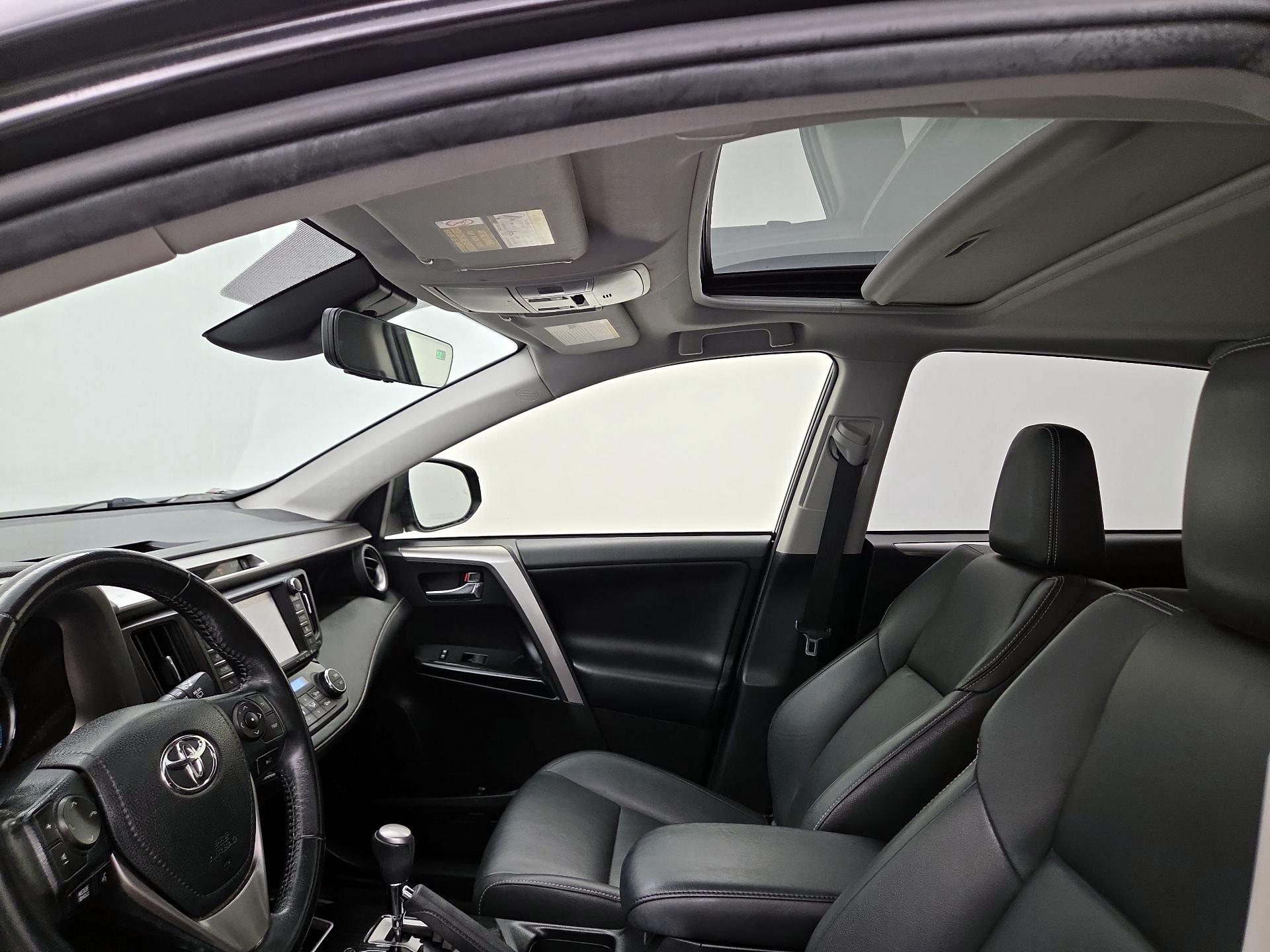 Thumbnail: 2017 Toyota RAV4 - 20