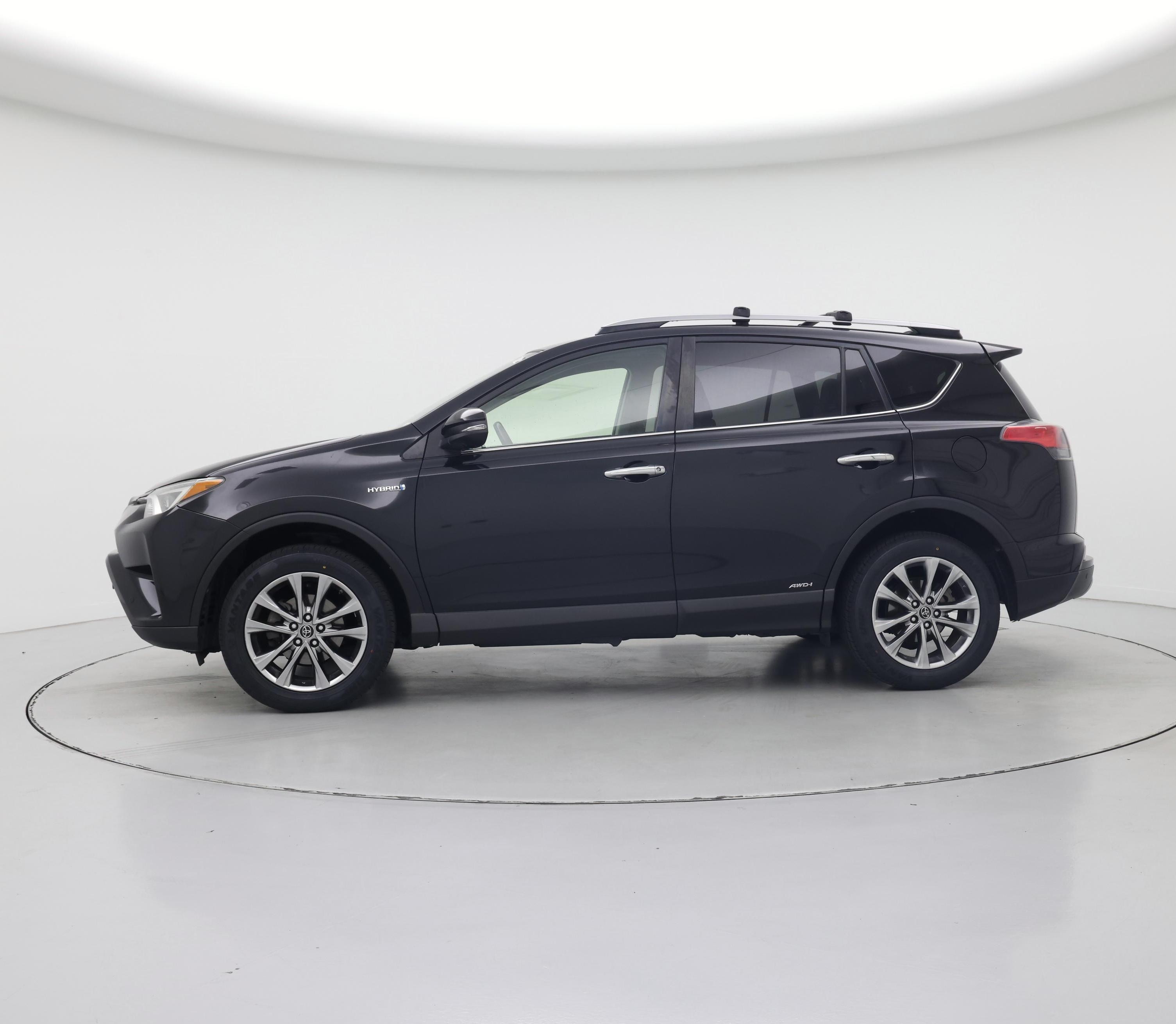 Thumbnail: 2017 Toyota RAV4 - 3