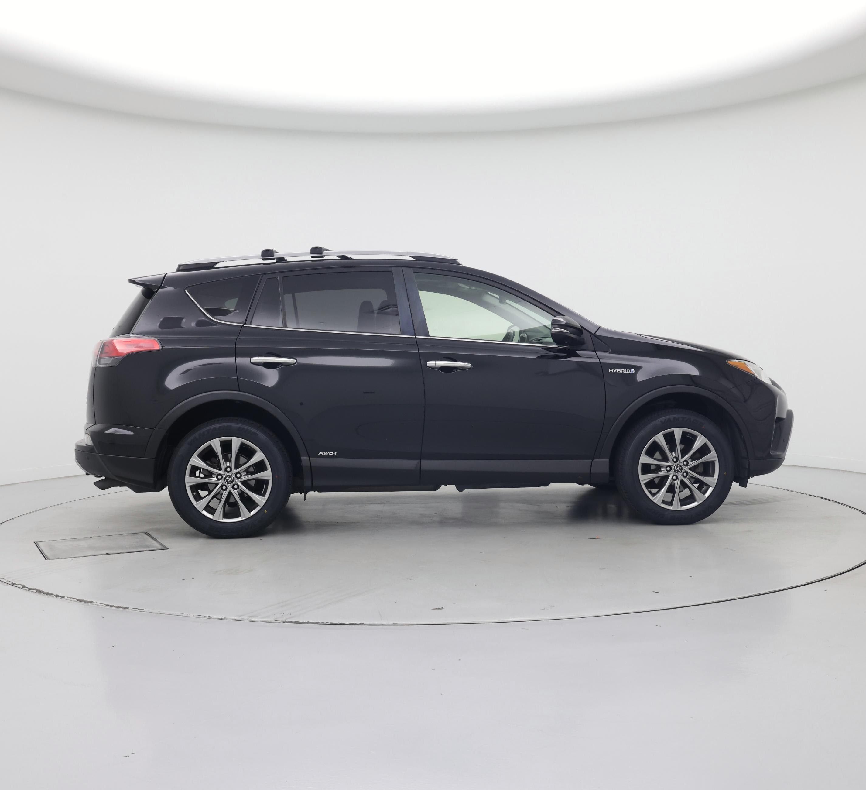 Thumbnail: 2017 Toyota RAV4 - 7