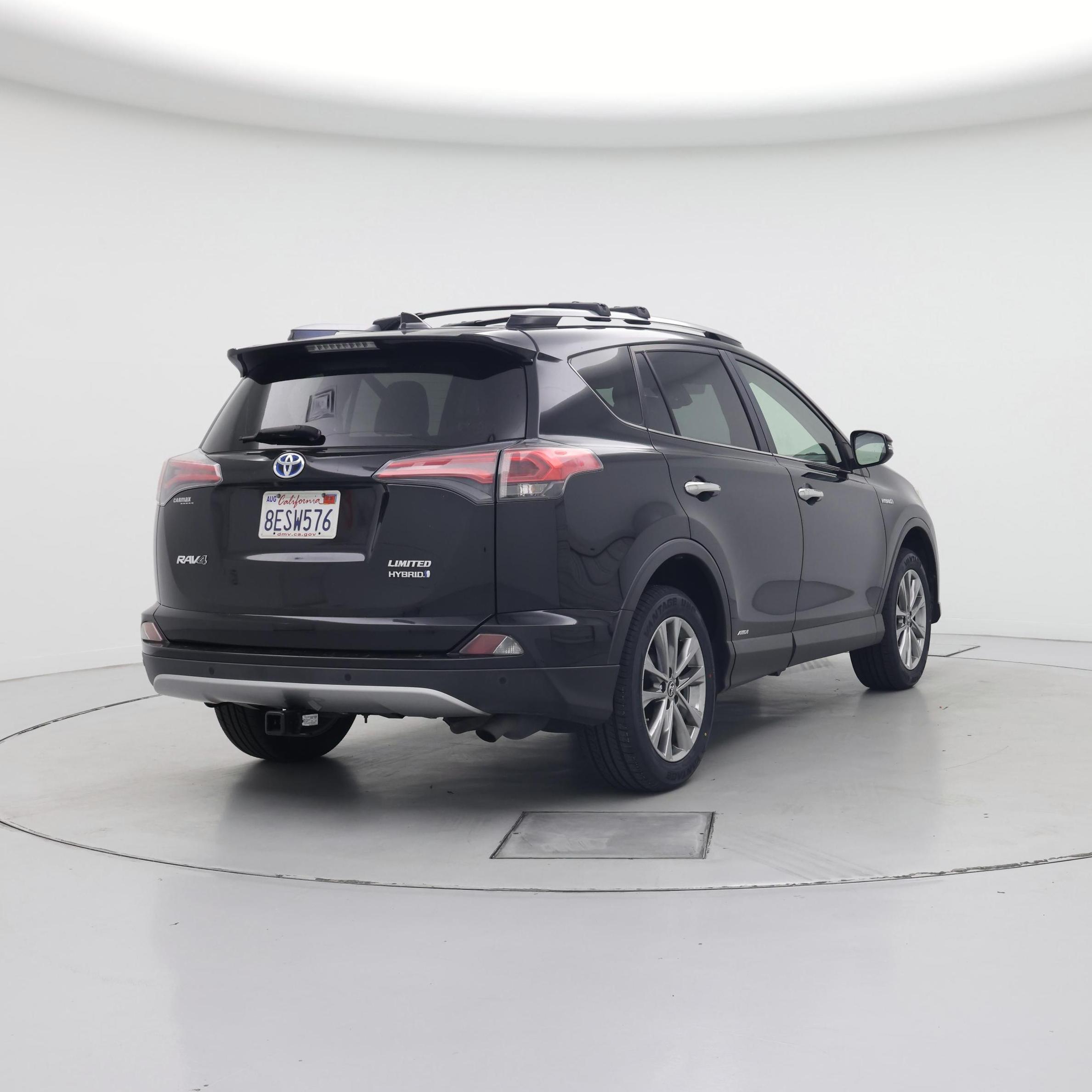 Thumbnail: 2017 Toyota RAV4 - 8