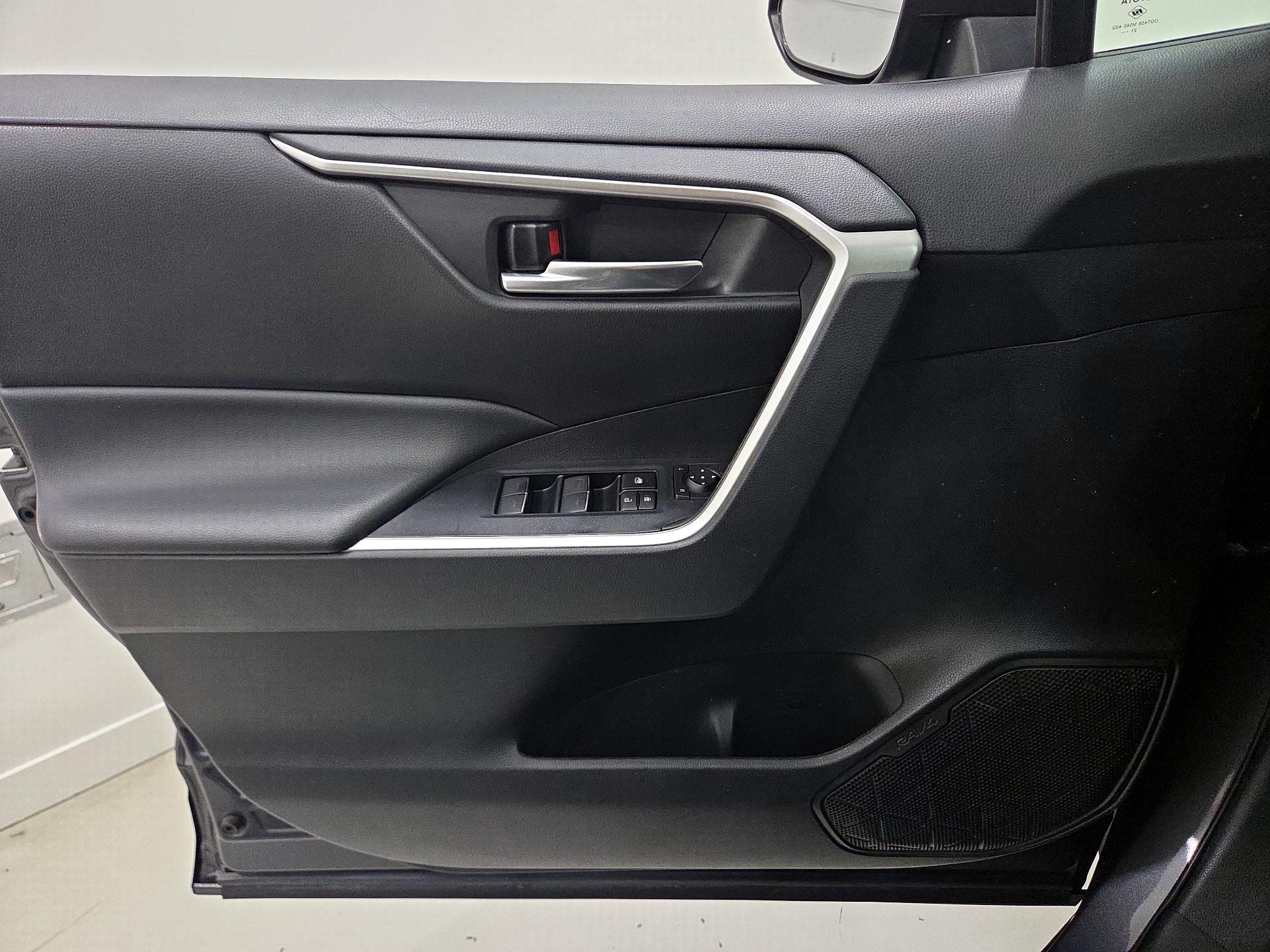Thumbnail: 2022 Toyota RAV4 - 12