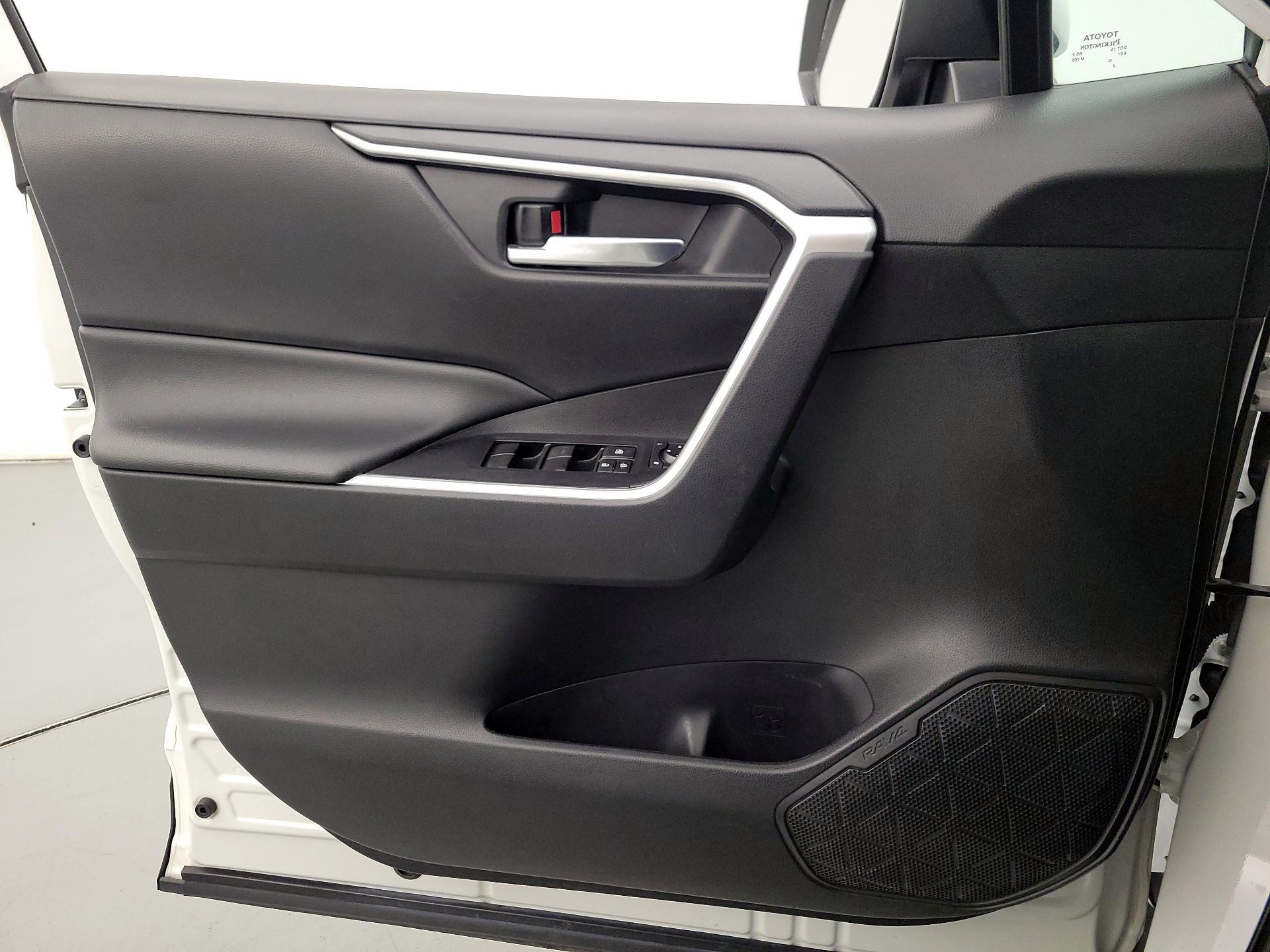 Thumbnail: 2021 Toyota RAV4 - 12