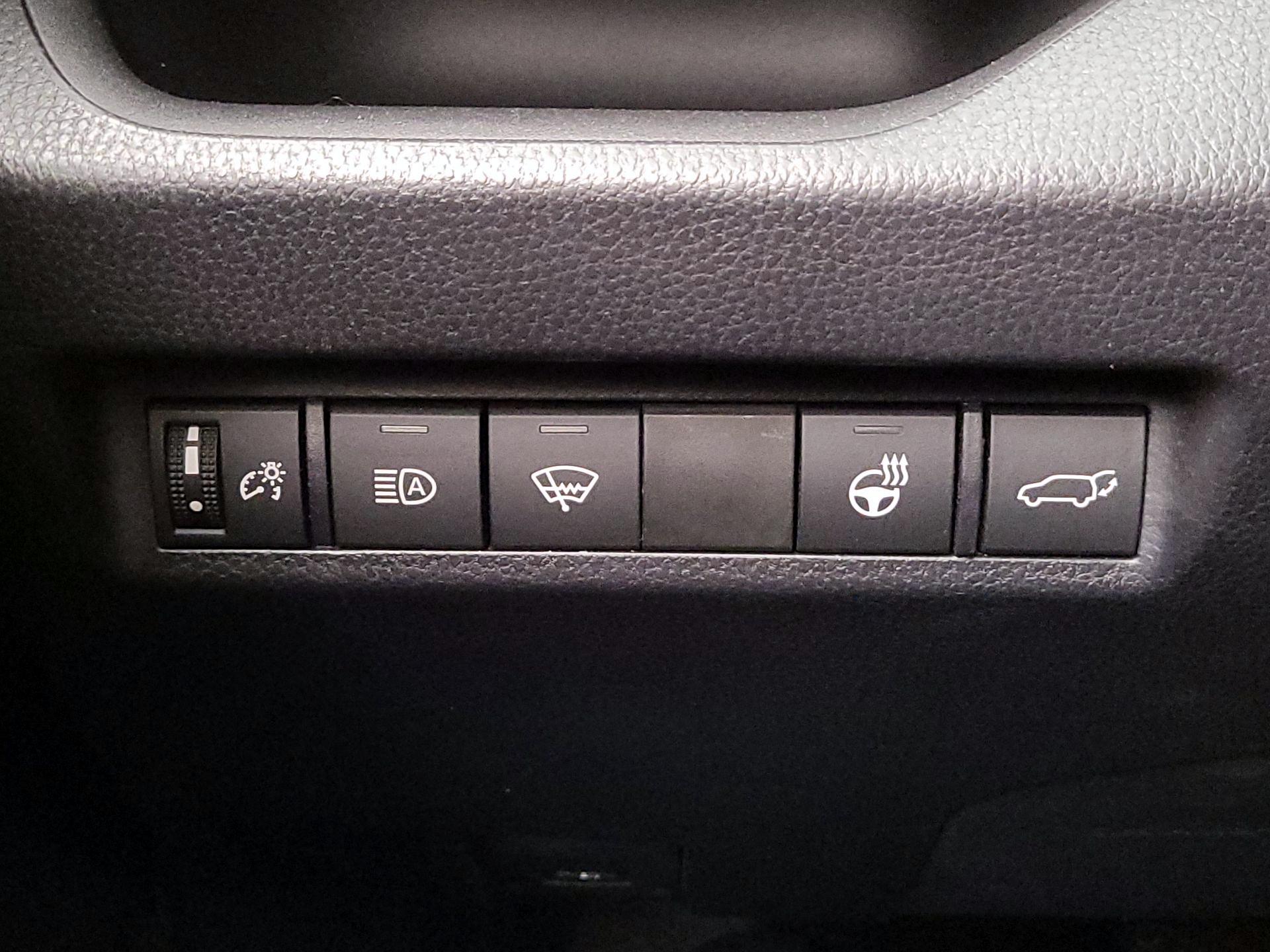 Thumbnail: 2021 Toyota RAV4 - 13