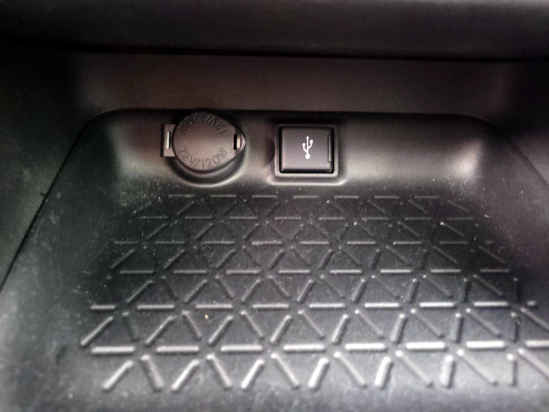Thumbnail: 2021 Toyota RAV4 - 18
